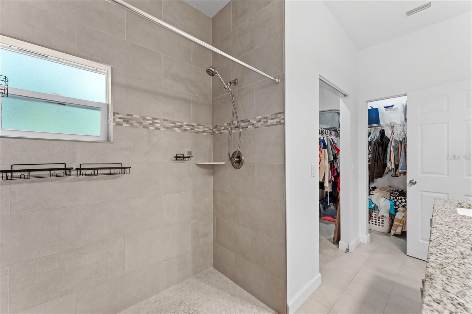 Image 18 of 29 For 637 Holmes Avenue