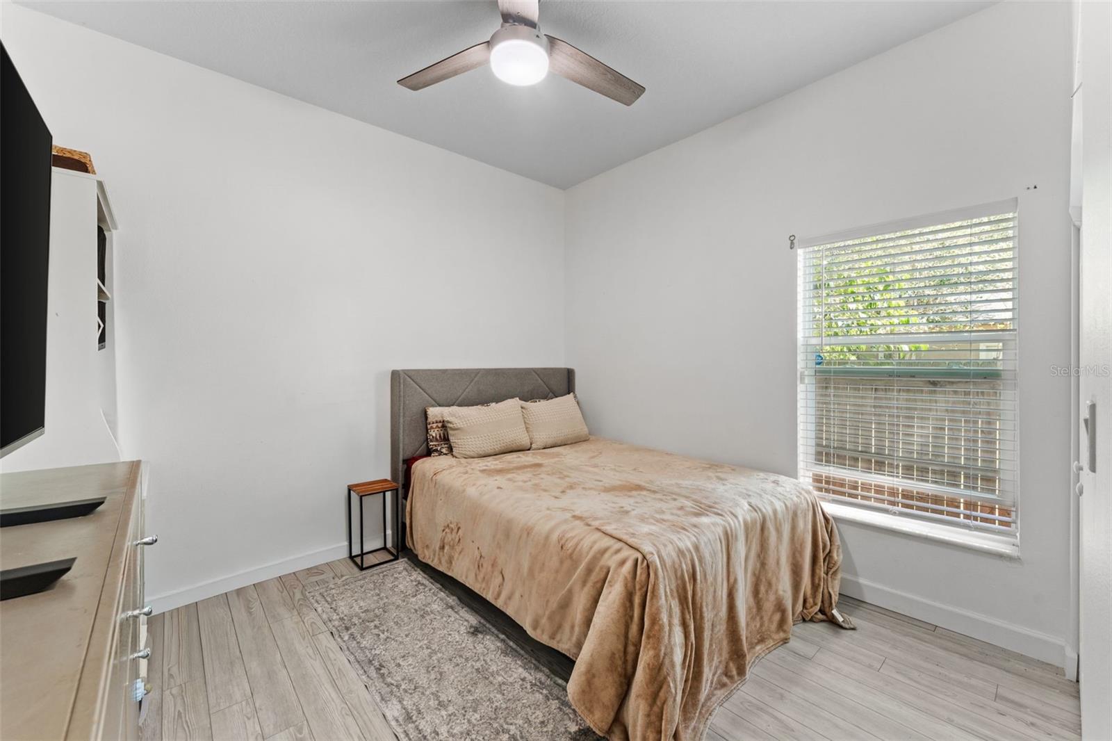 Image 24 of 29 For 637 Holmes Avenue