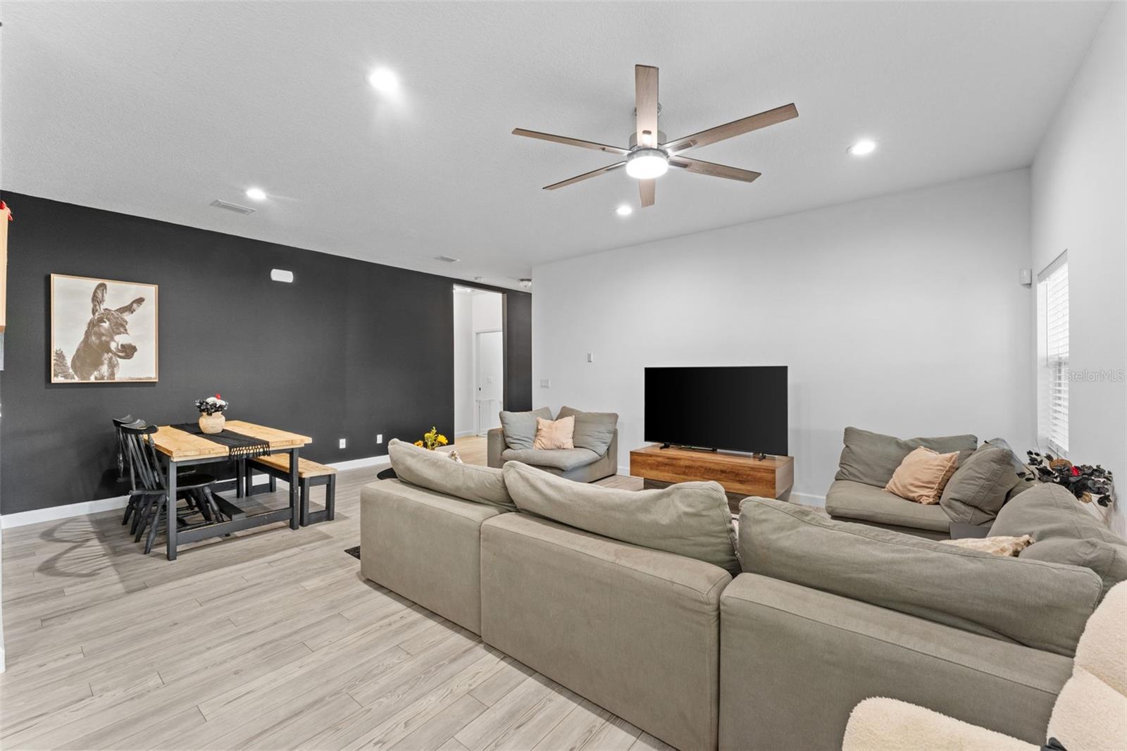 Image 7 of 29 For 637 Holmes Avenue