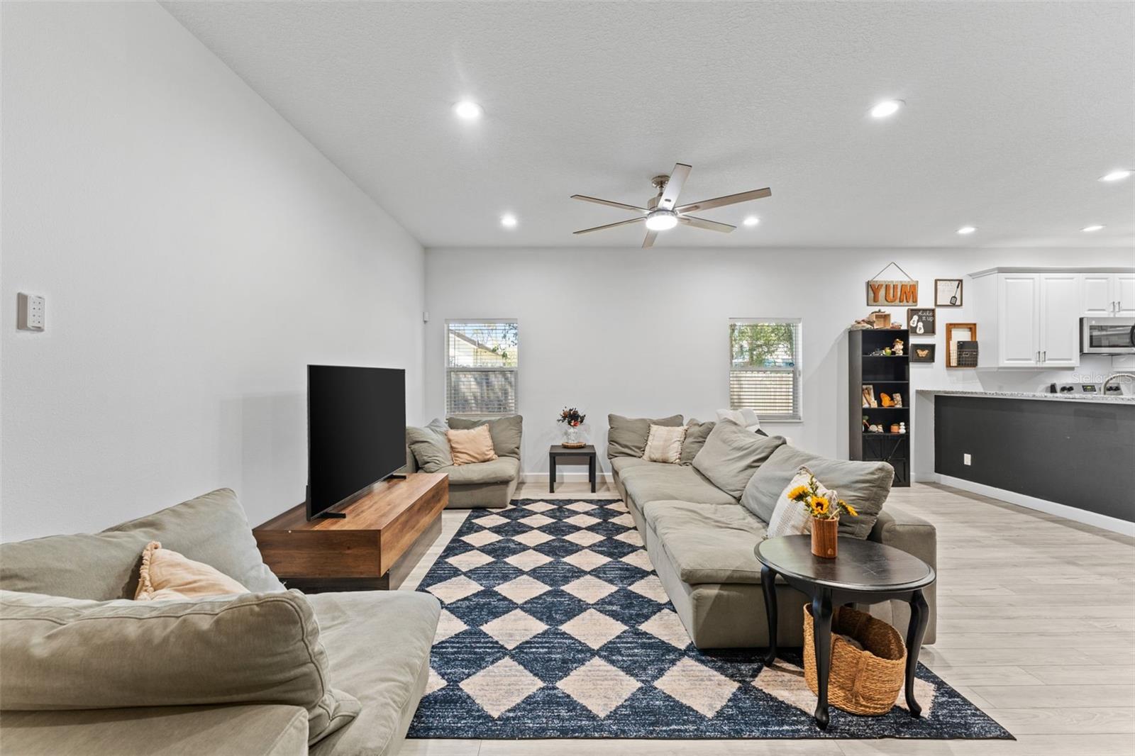 Image 8 of 29 For 637 Holmes Avenue