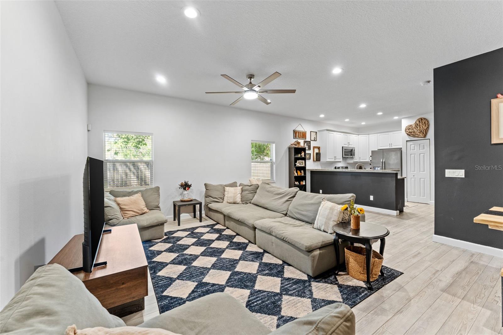 Image 9 of 29 For 637 Holmes Avenue