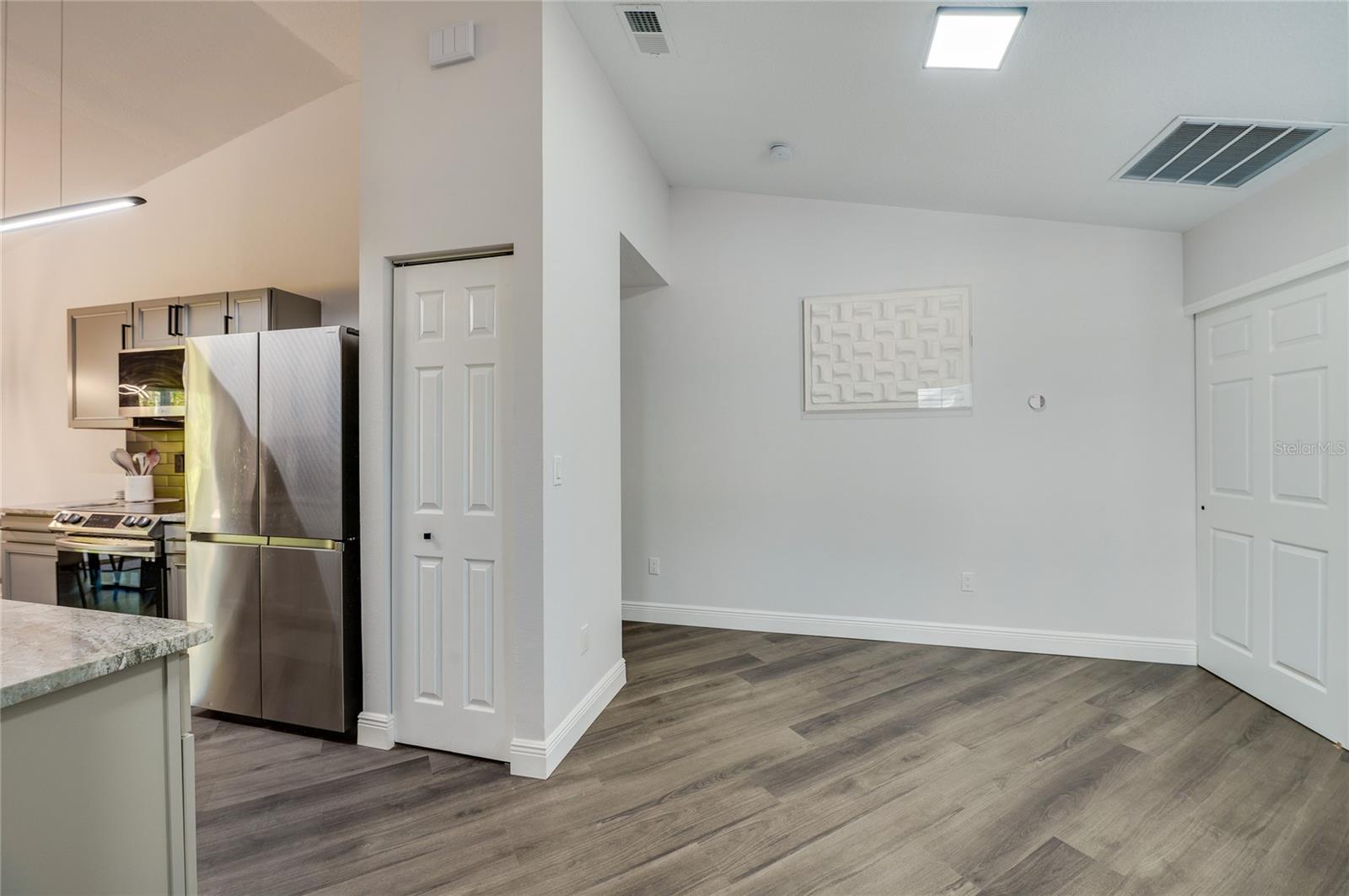 Image 6 of 40 For 7 Peninsula Lane