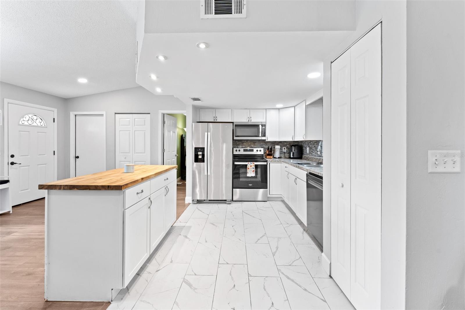 Image 11 of 35 For 120 Quaker Ridge Drive