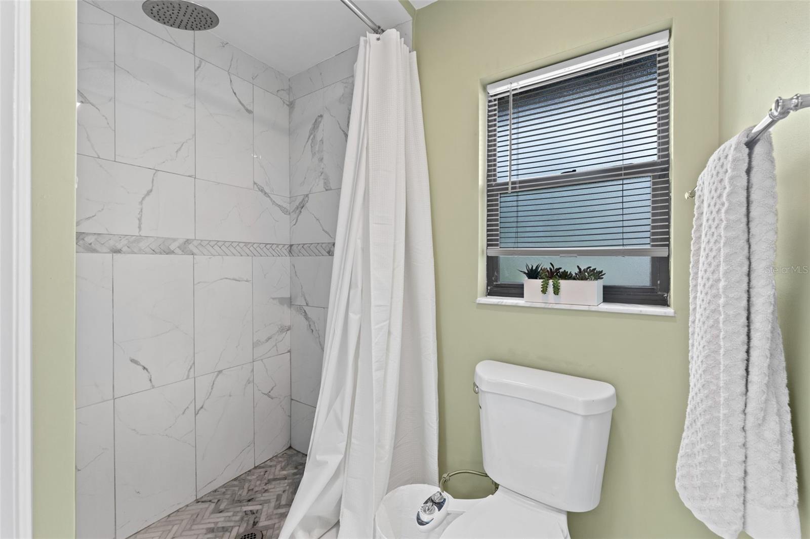 Image 21 of 35 For 120 Quaker Ridge Drive