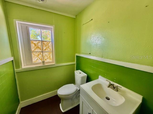 Image 7 of 13 For 323 Delaware Avenue 1