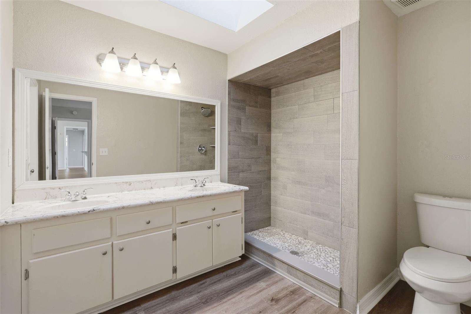 Image 34 of 40 For 2009 Umbrella Tree Drive