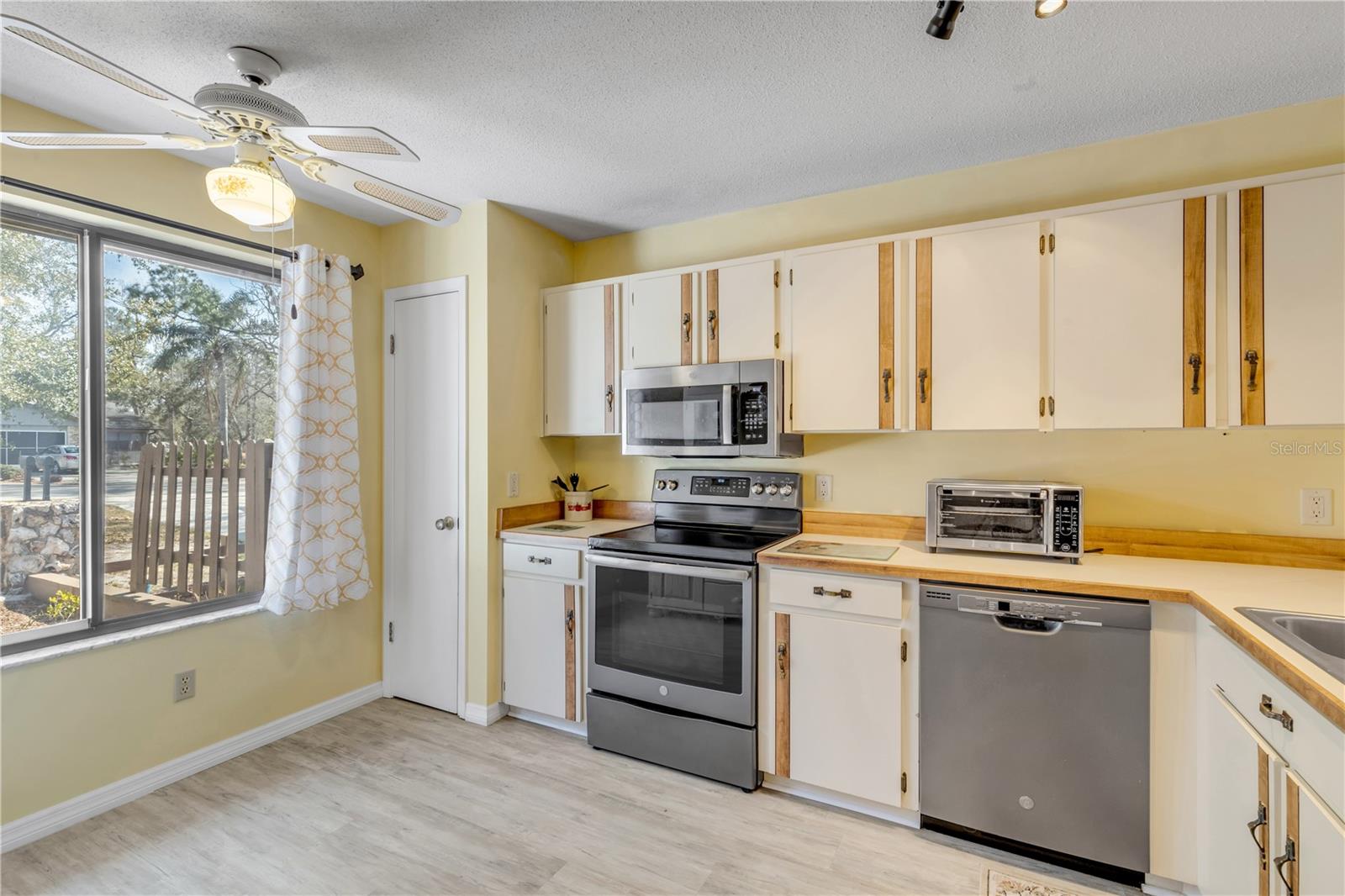 Image 13 of 41 For 47 Crooked Pine Road