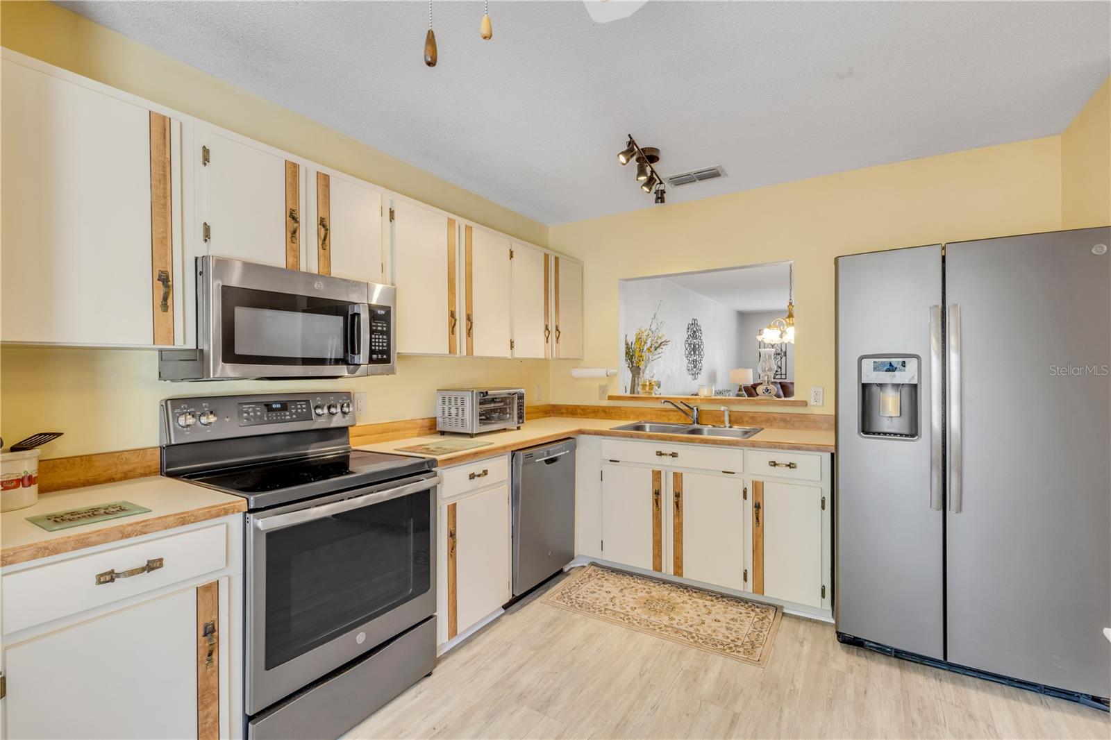 Image 17 of 41 For 47 Crooked Pine Road