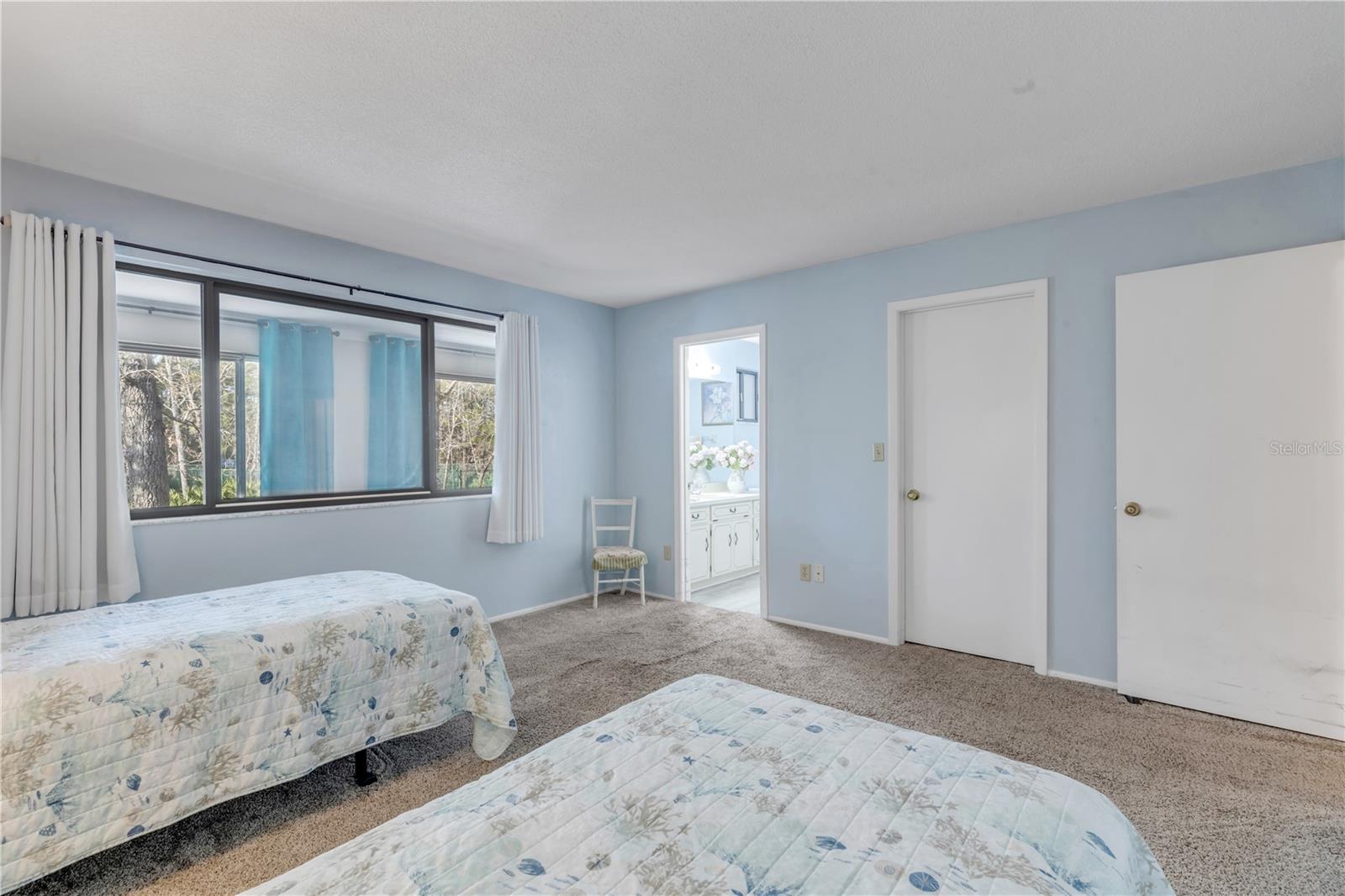 Image 20 of 41 For 47 Crooked Pine Road