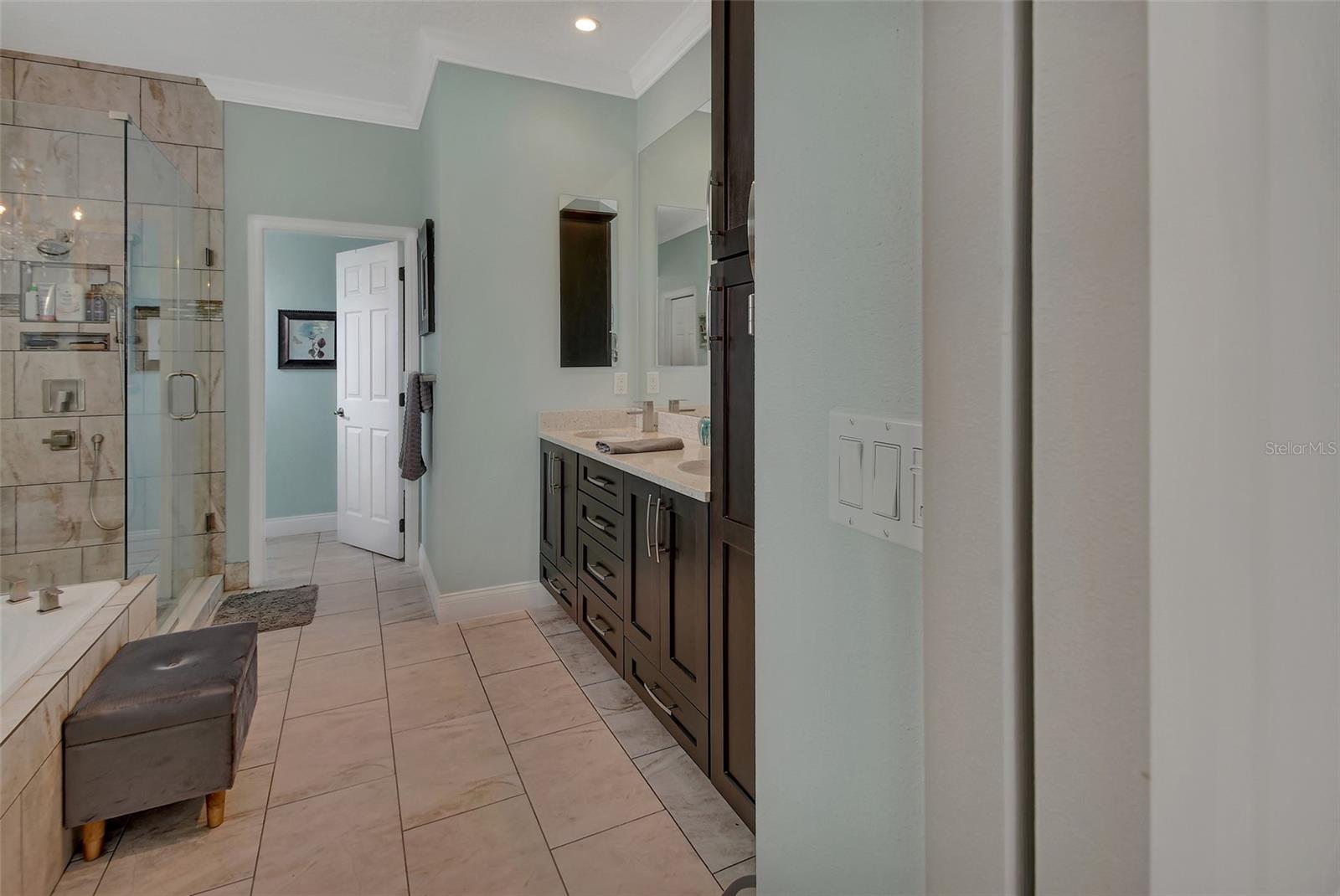 Image 35 of 75 For 103 Ridgeway Boulevard