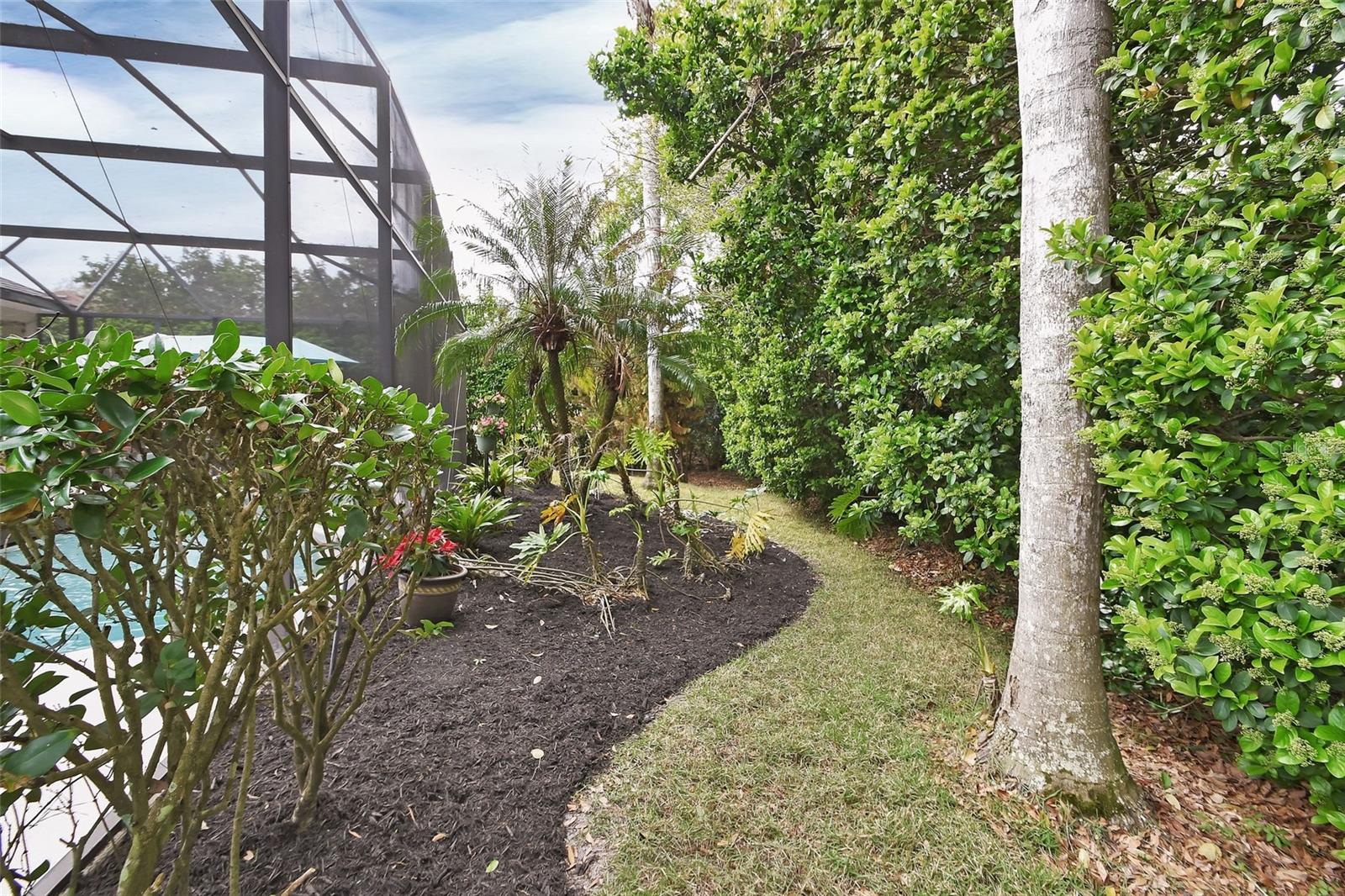 Image 54 of 75 For 103 Ridgeway Boulevard