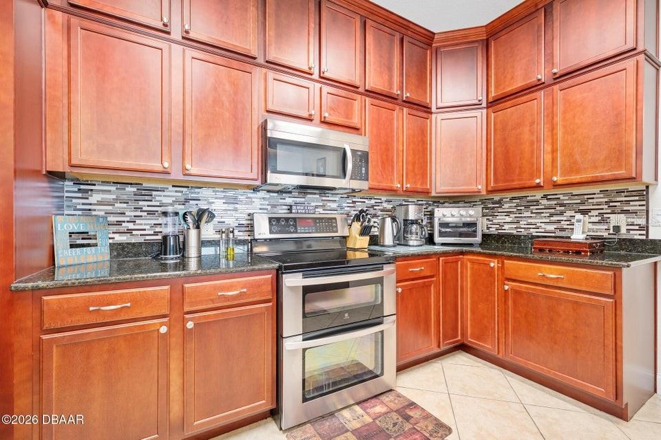 Image 3 of 37 For 2801 Ridgewood Avenue 712