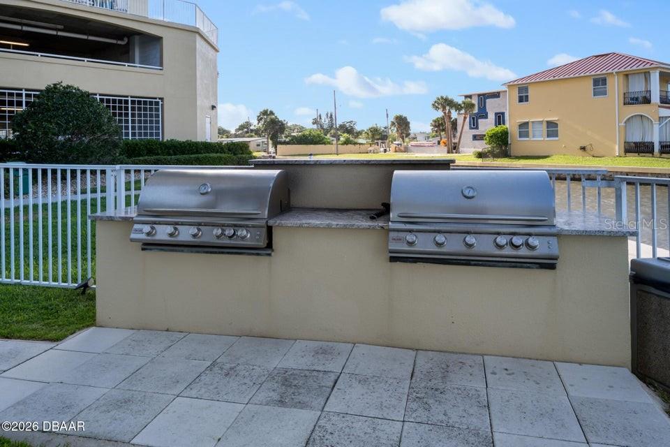 Image 34 of 37 For 2801 Ridgewood Avenue 712