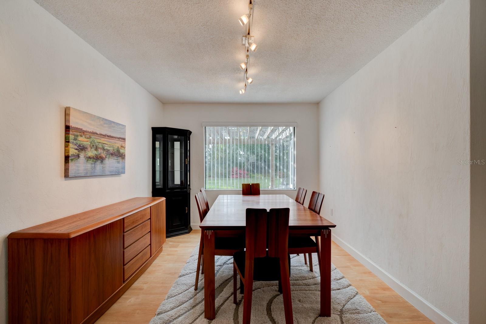 Image 6 of 19 For 931 Northbrook Drive