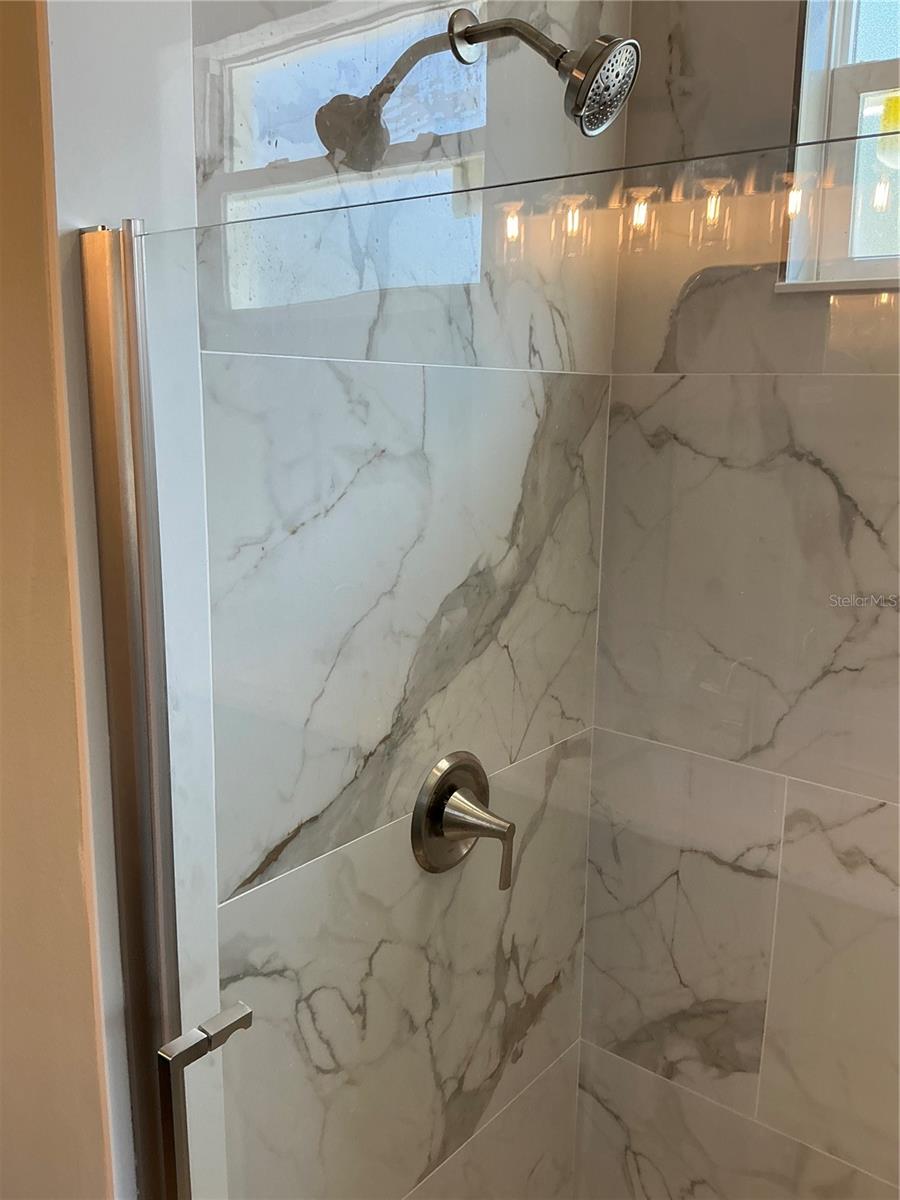 Image 21 of 28 For 2410 Lake Tiny Road