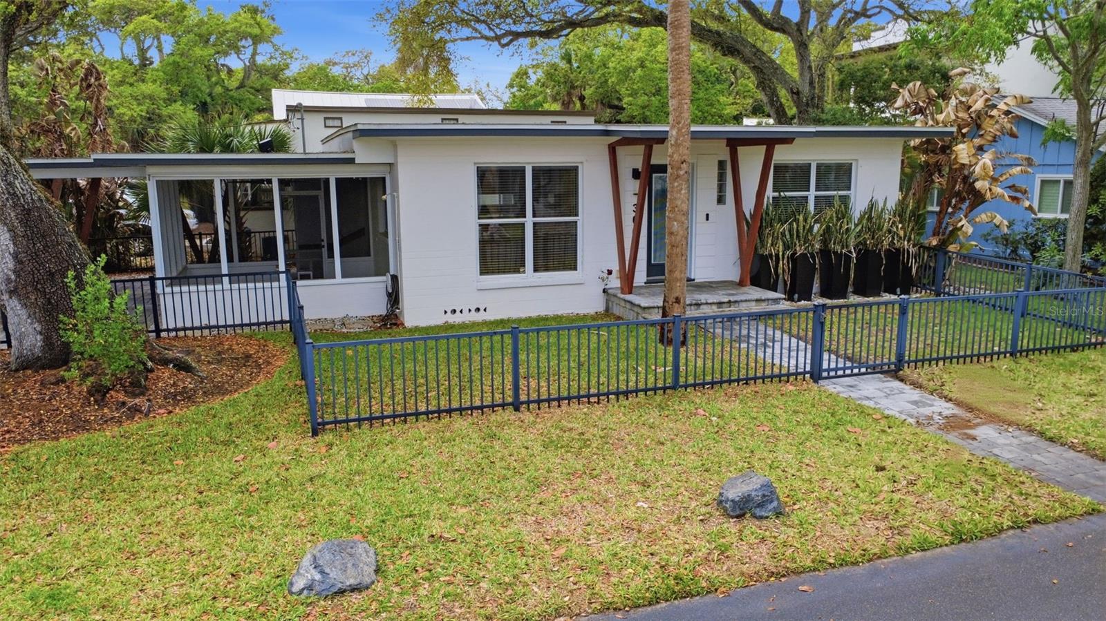 Image 3 of 32 For 306 Pine Street