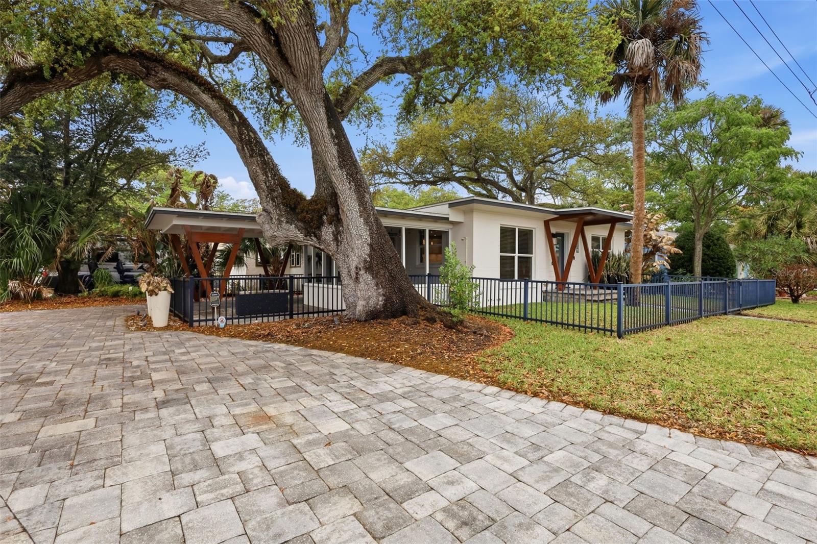 Image 8 of 32 For 306 Pine Street