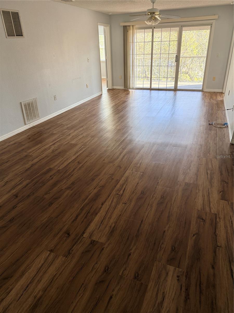 Image 4 of 18 For 4308 Clubside Drive 4308