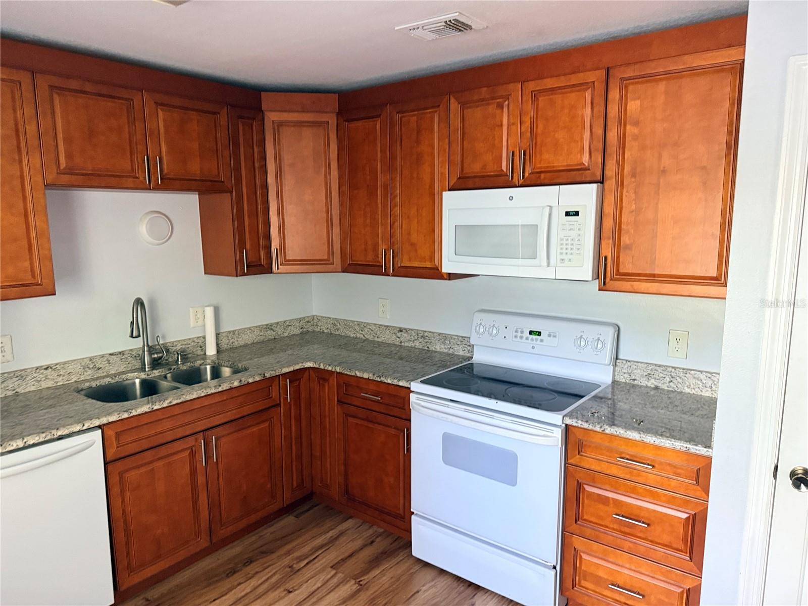 Image 6 of 18 For 4308 Clubside Drive 4308