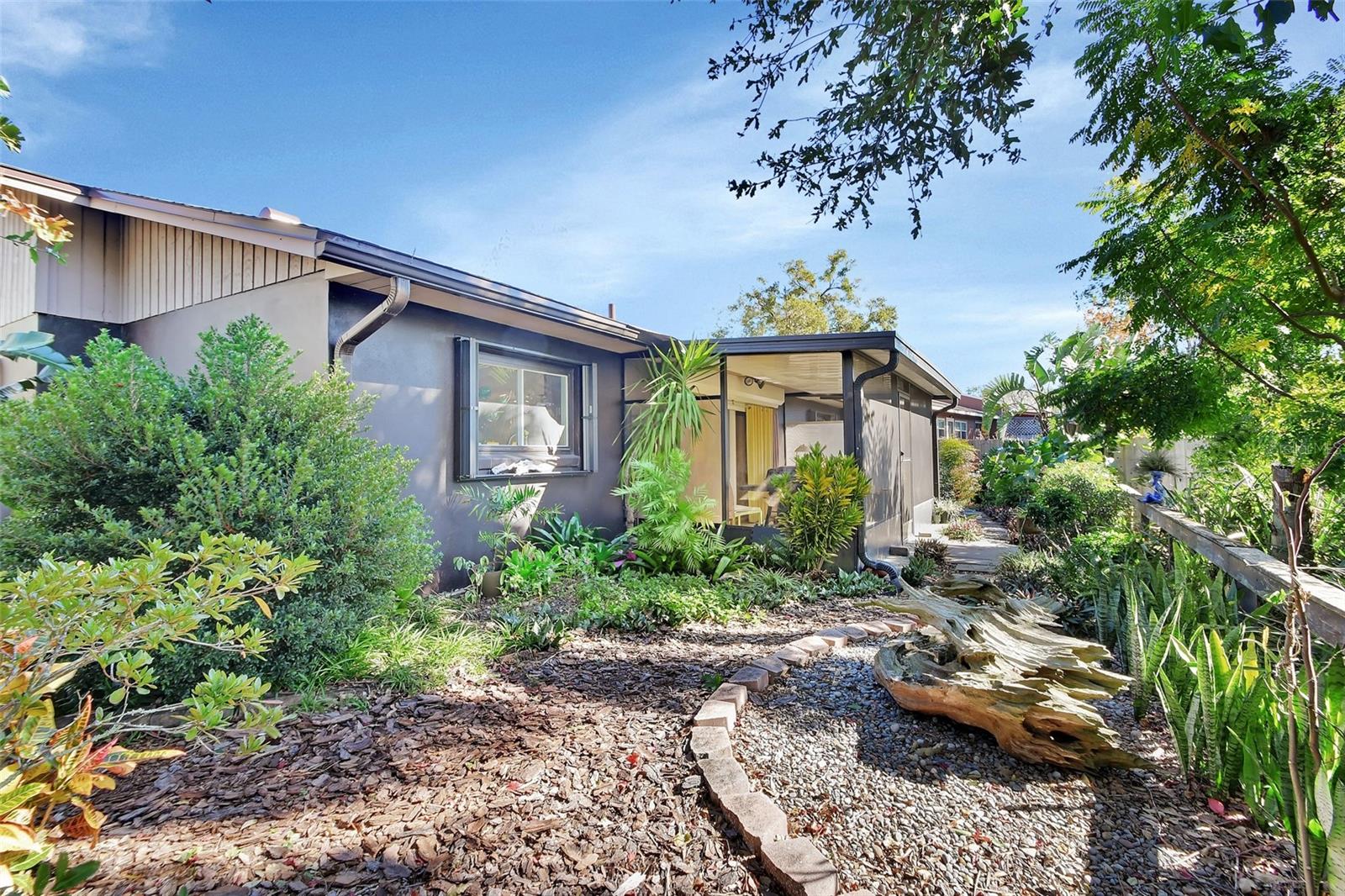 Image 29 of 38 For 890 Lancaster Road