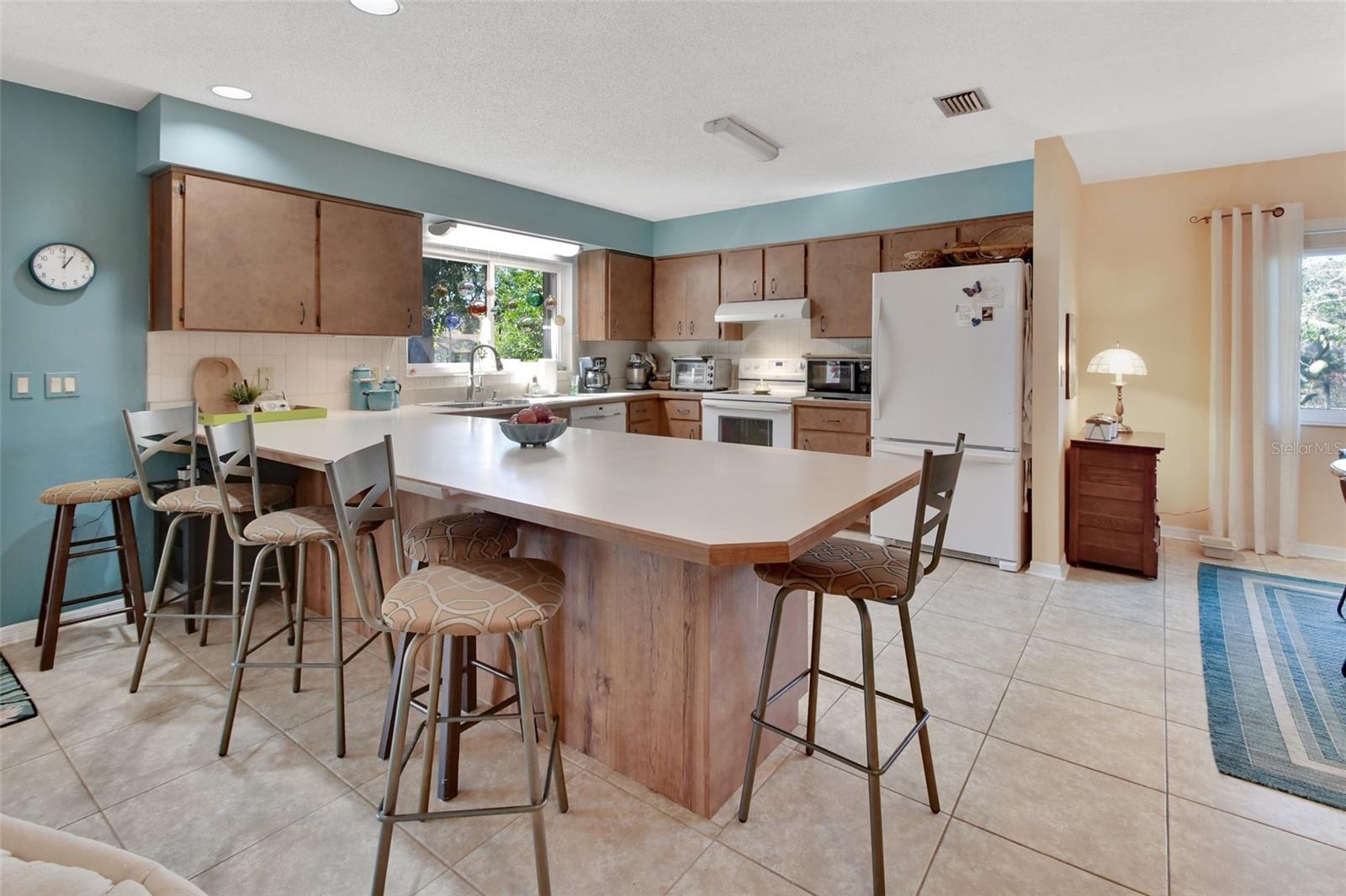 Image 9 of 38 For 890 Lancaster Road