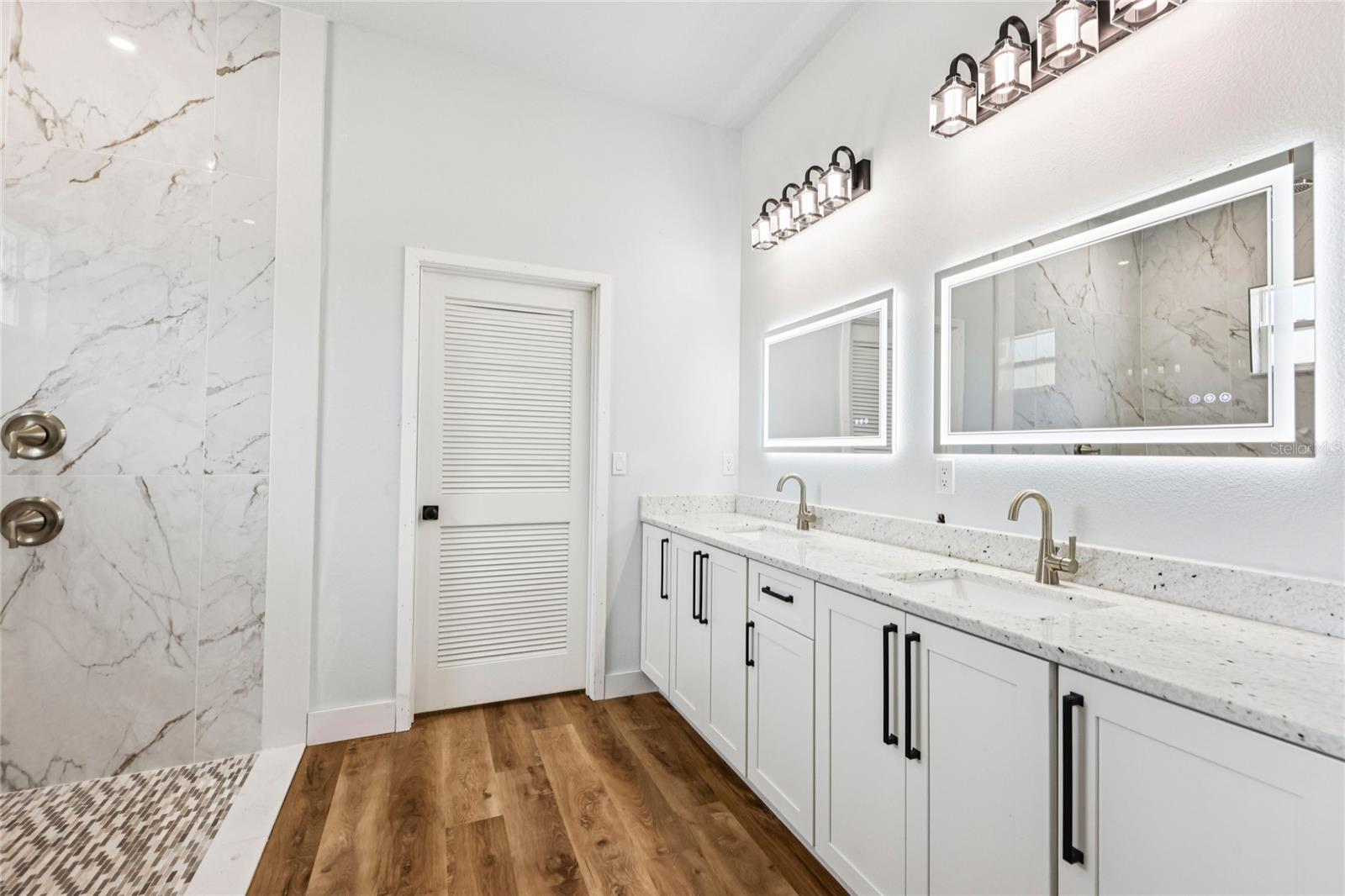 Image 20 of 42 For 351 Mitnik Drive