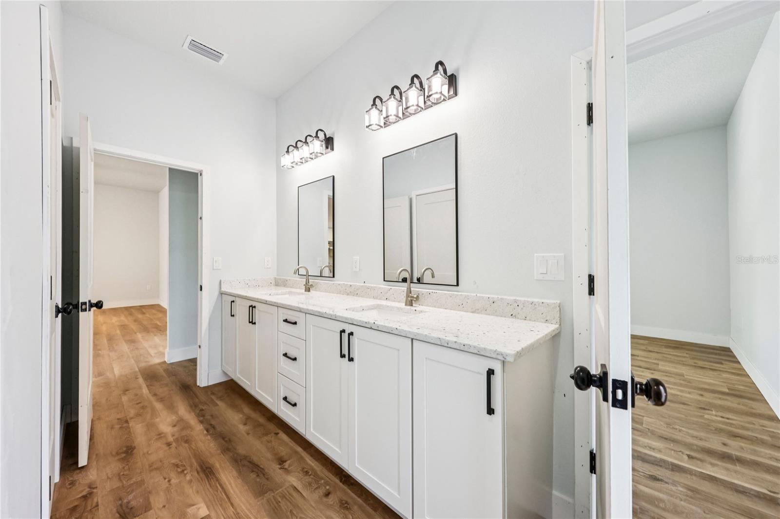 Image 26 of 42 For 351 Mitnik Drive