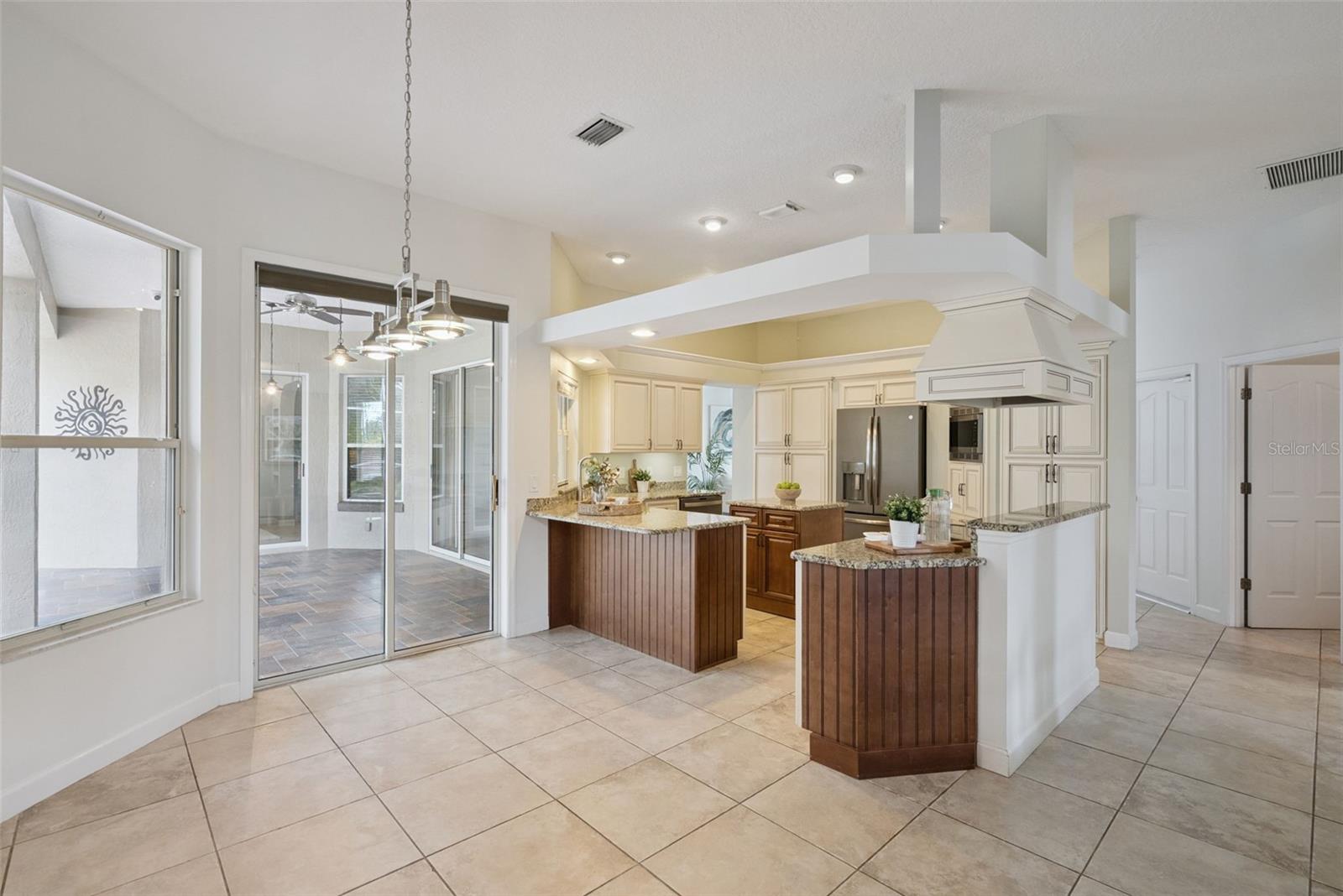 Image 10 of 41 For 232 Birdiewood Court