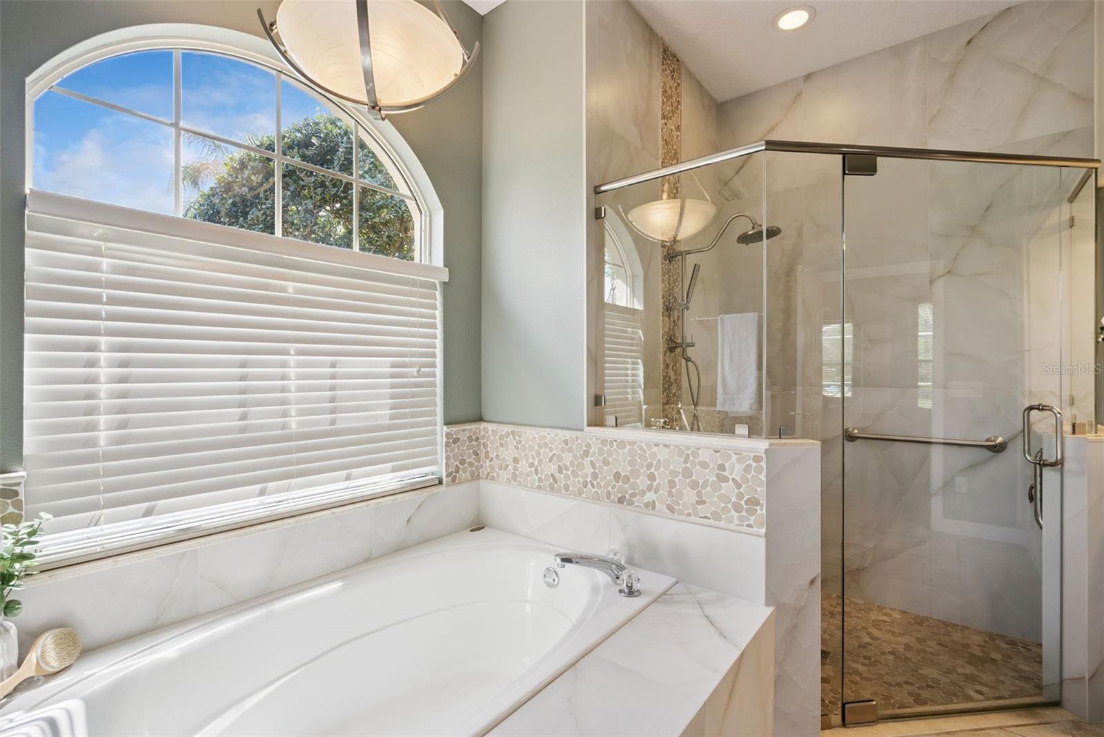 Image 17 of 41 For 232 Birdiewood Court