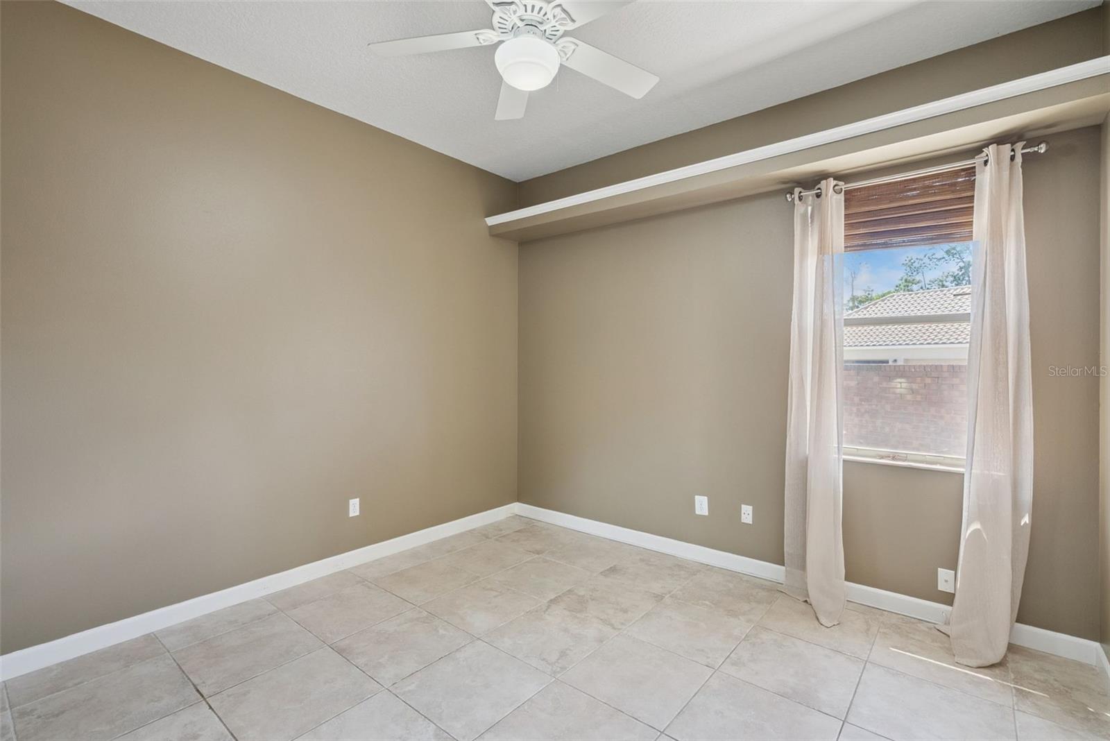 Image 22 of 41 For 232 Birdiewood Court