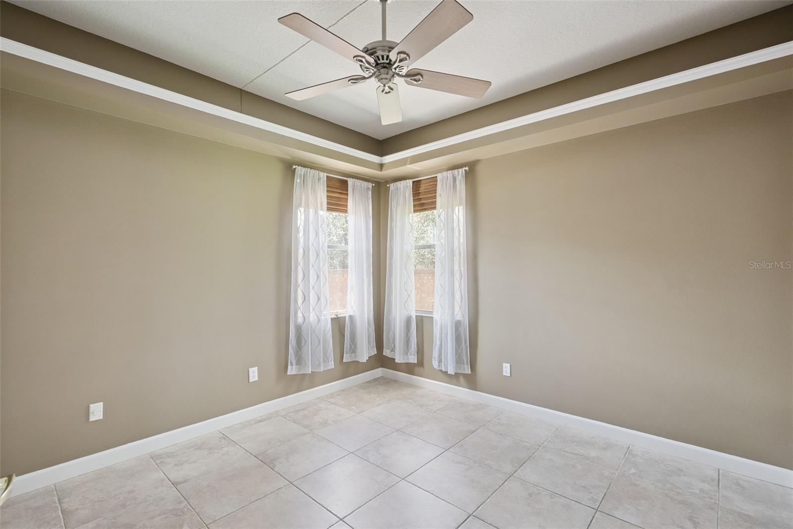 Image 23 of 41 For 232 Birdiewood Court