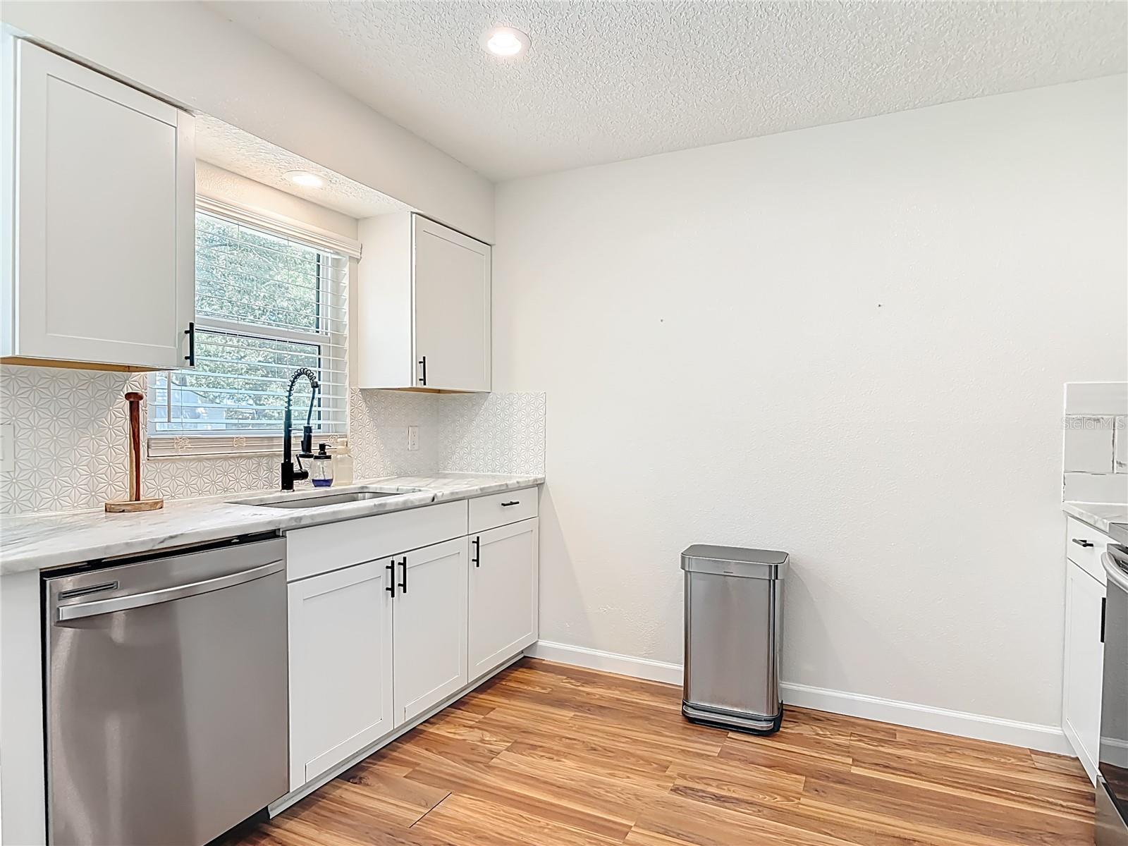 Listing photo id 8 for 624 New York Avenue