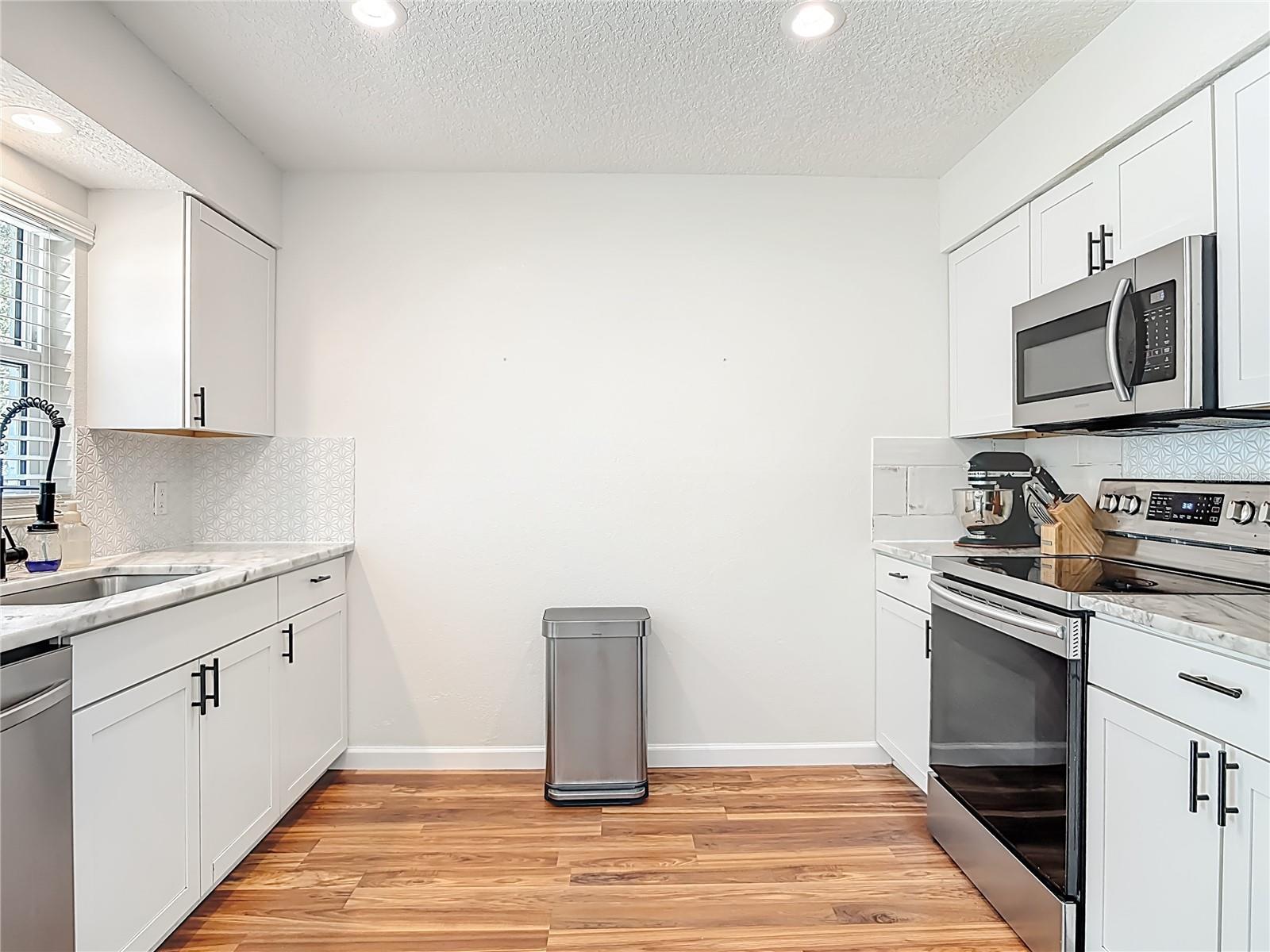 Listing photo id 9 for 624 New York Avenue