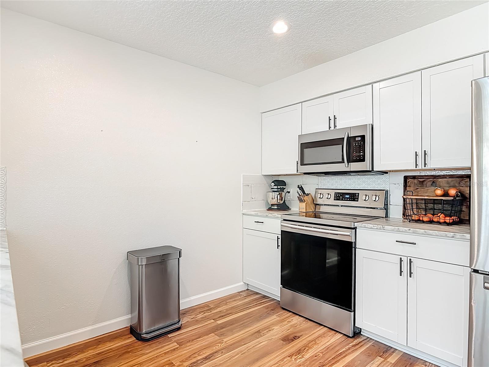 Listing photo id 10 for 624 New York Avenue