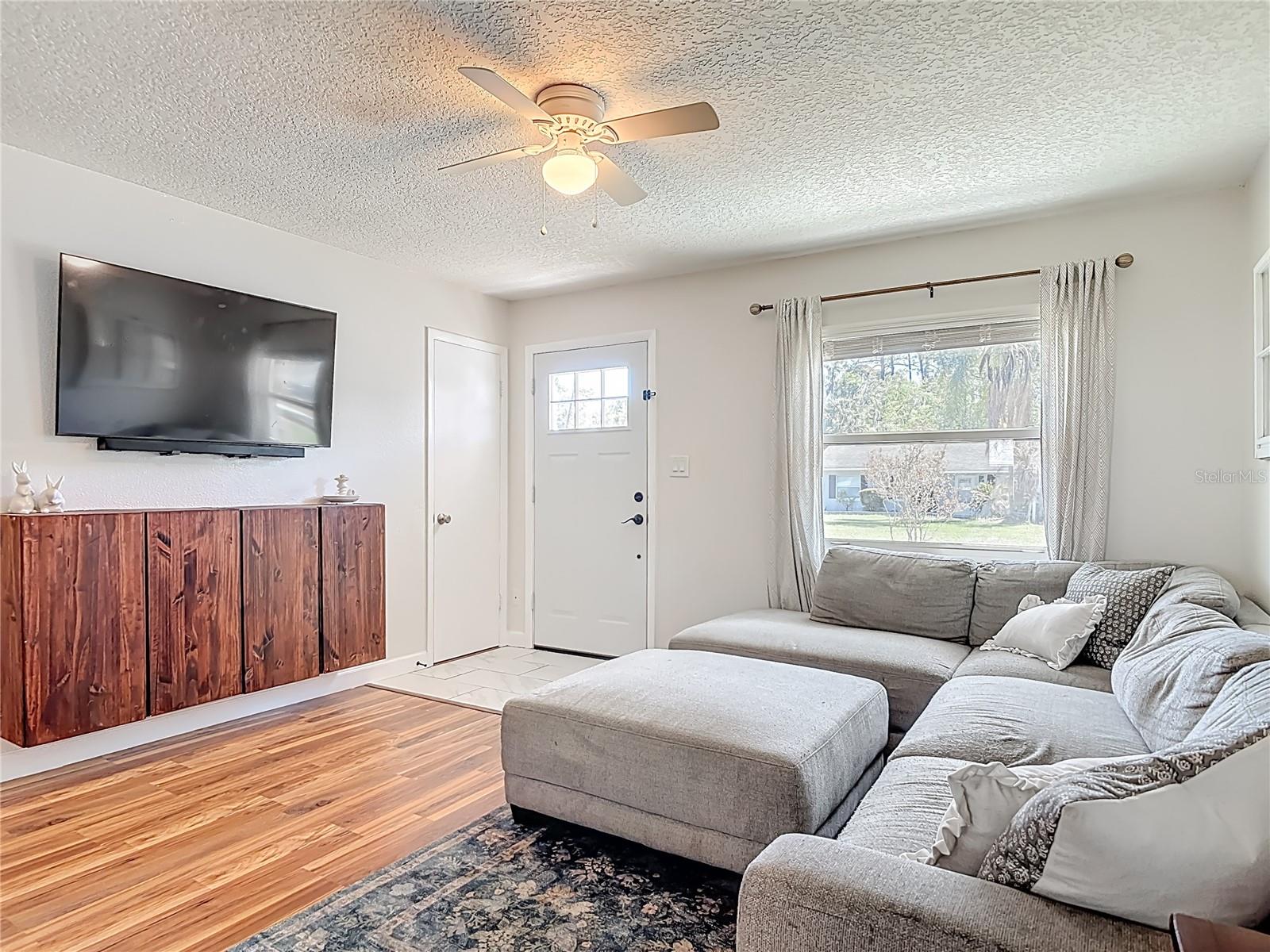 Listing photo id 5 for 624 New York Avenue