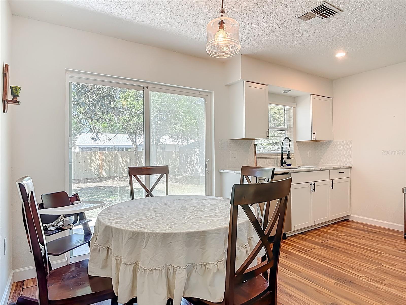 Listing photo id 6 for 624 New York Avenue