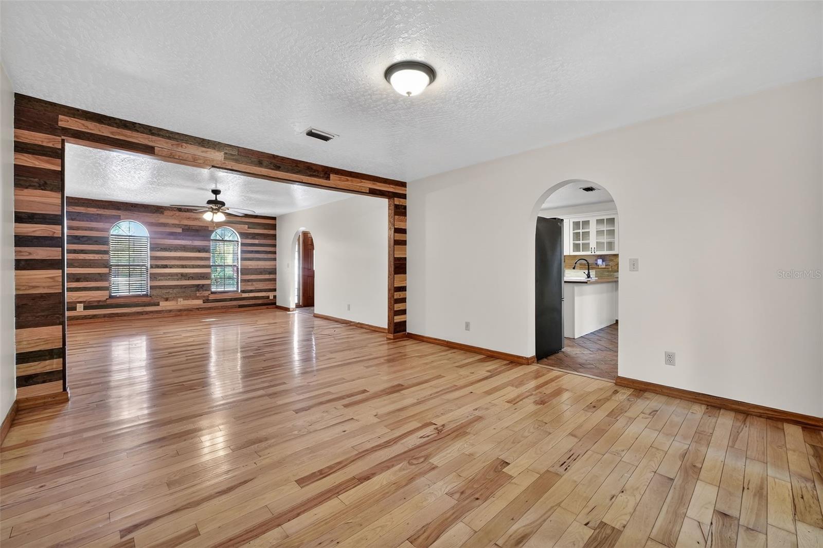 Image 10 of 47 For 3380 Lionel Road