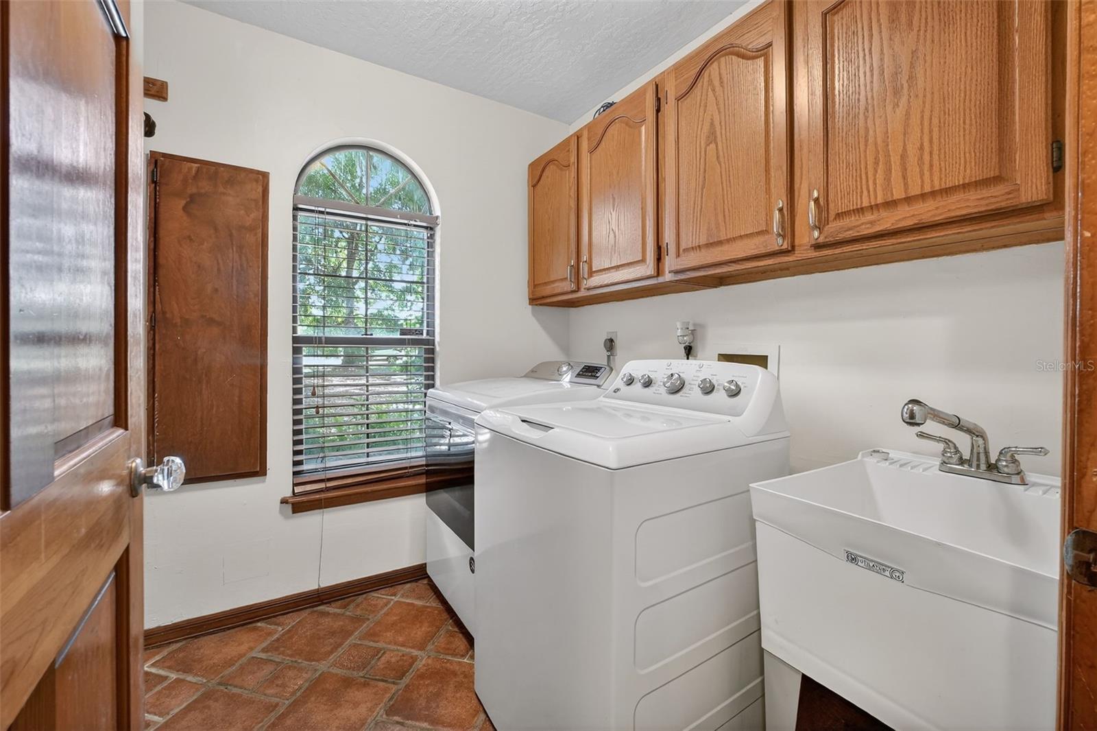 Image 18 of 47 For 3380 Lionel Road