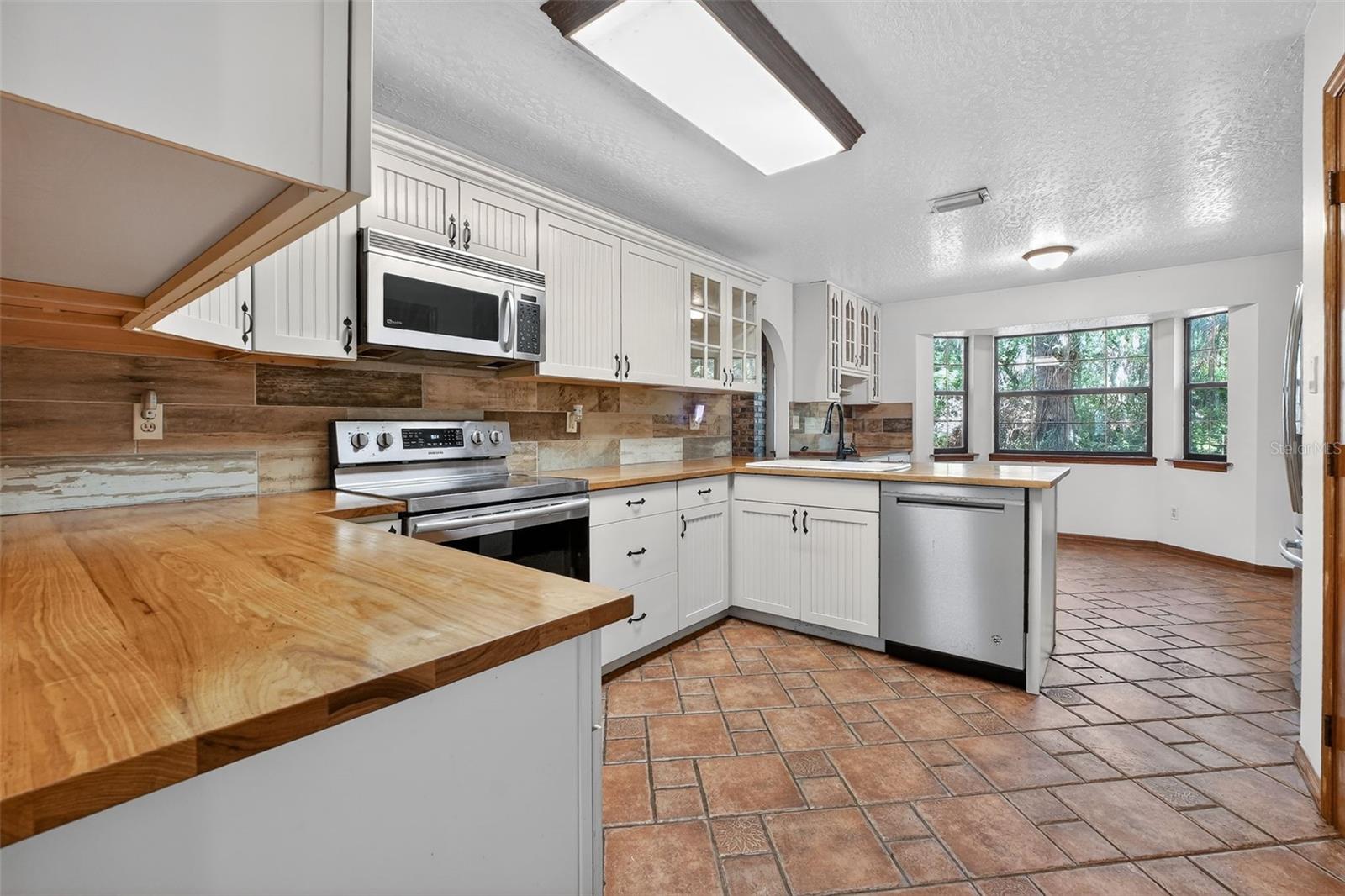 Image 2 of 47 For 3380 Lionel Road