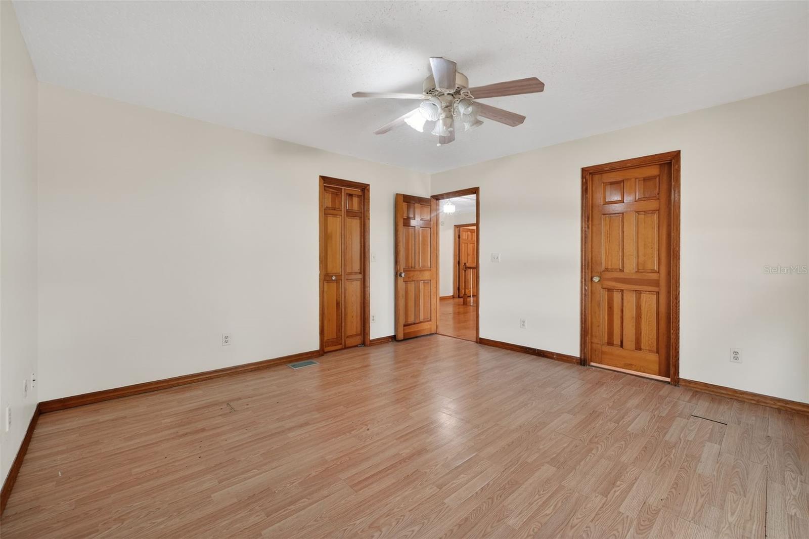 Image 23 of 47 For 3380 Lionel Road