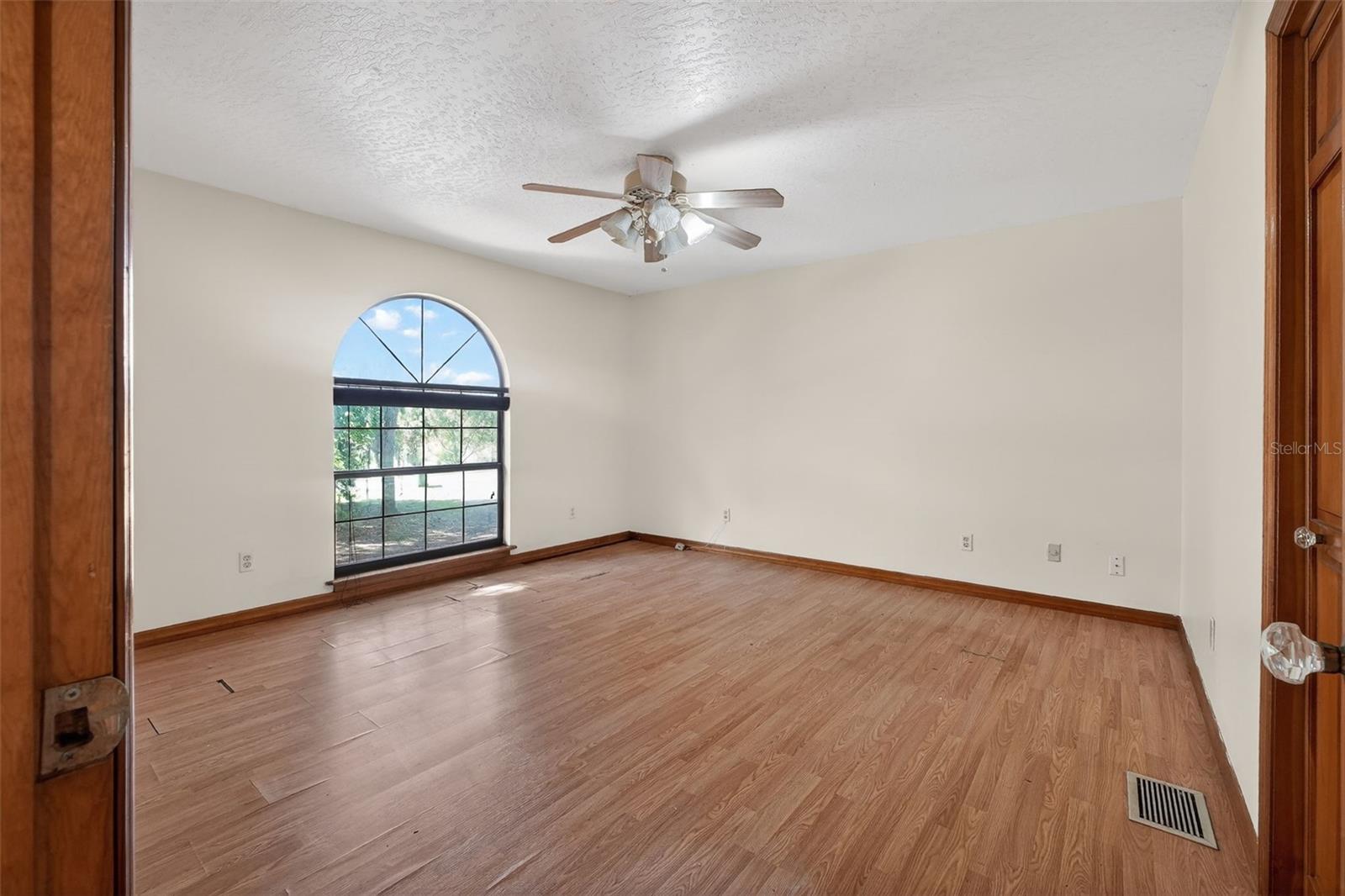 Image 24 of 47 For 3380 Lionel Road