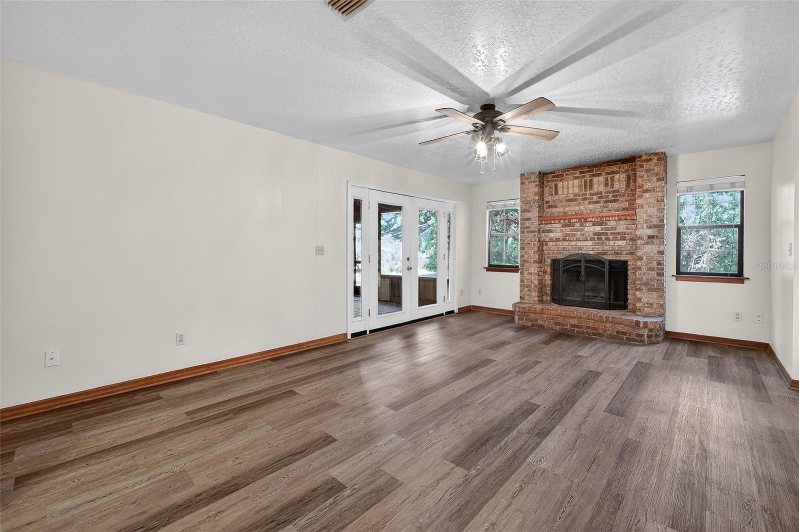 Image 3 of 47 For 3380 Lionel Road