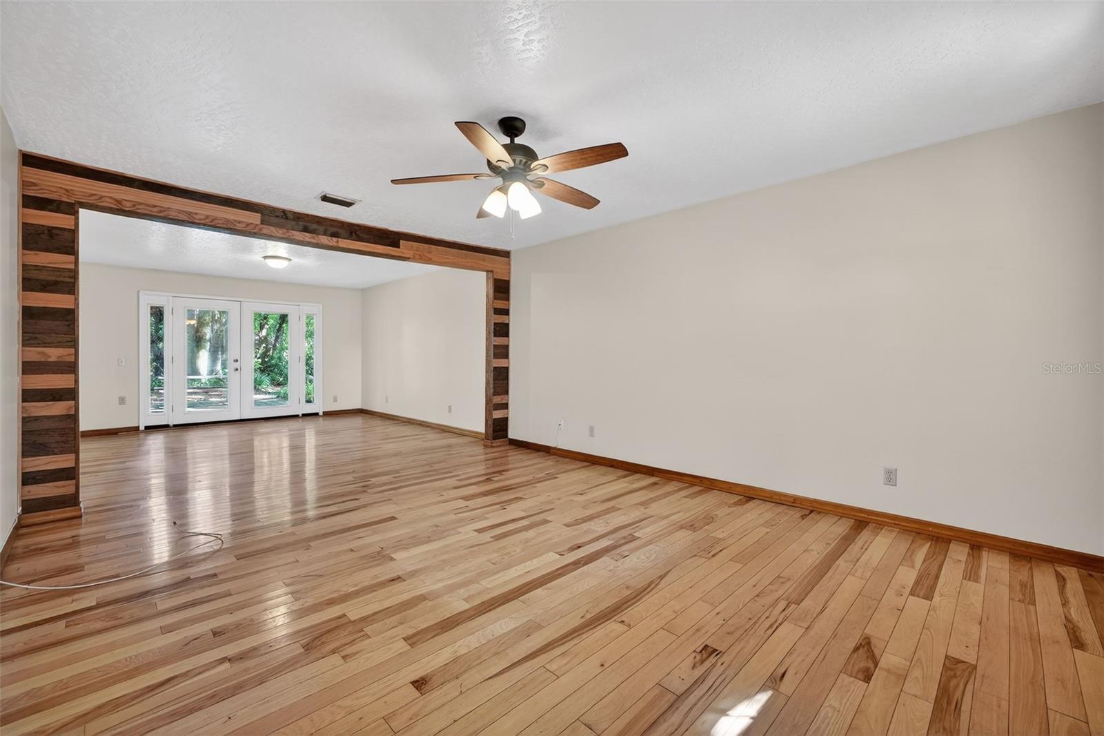 Image 8 of 47 For 3380 Lionel Road