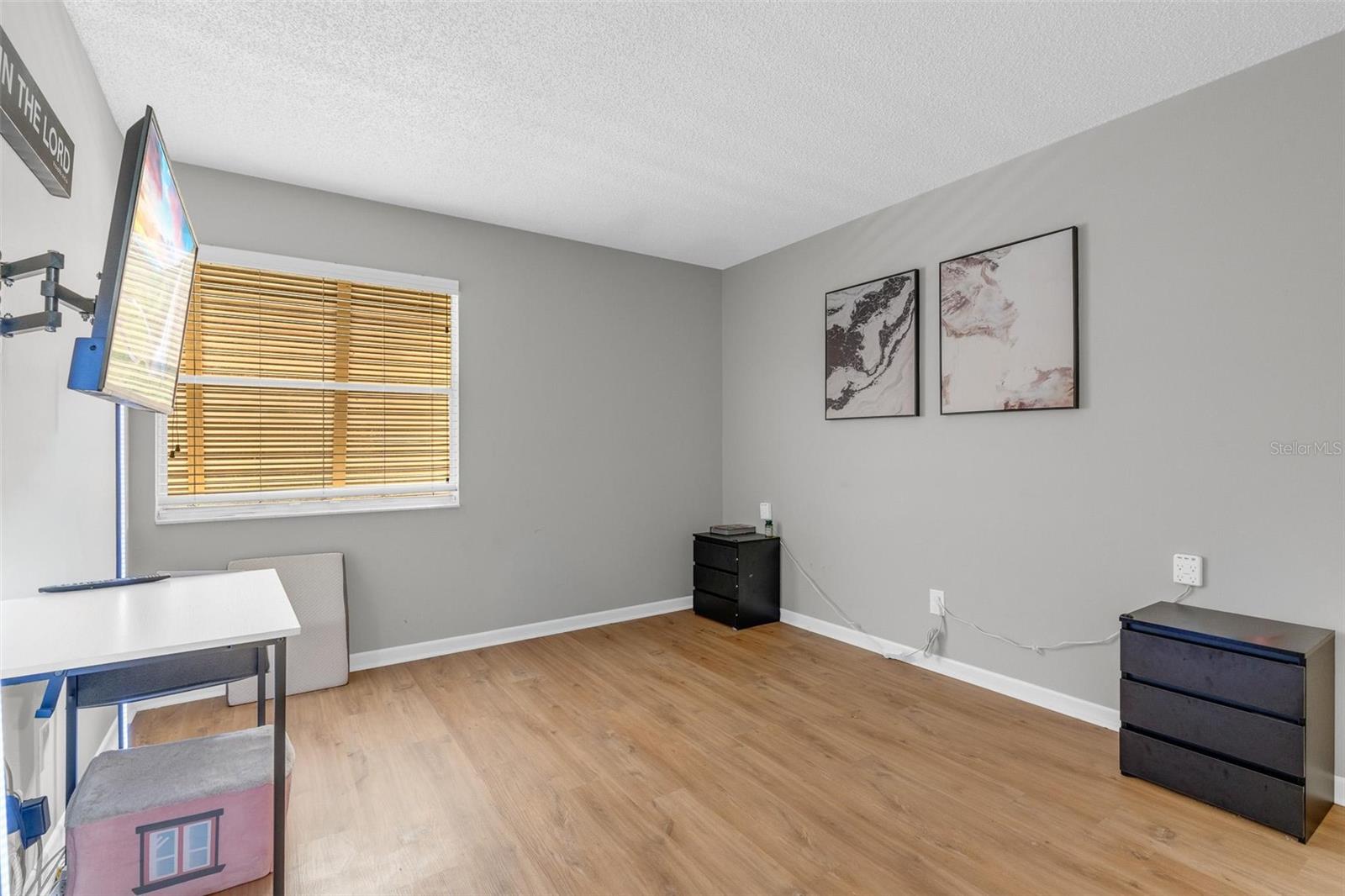 Image 13 of 26 For 140 Orchid Woods Court 15b