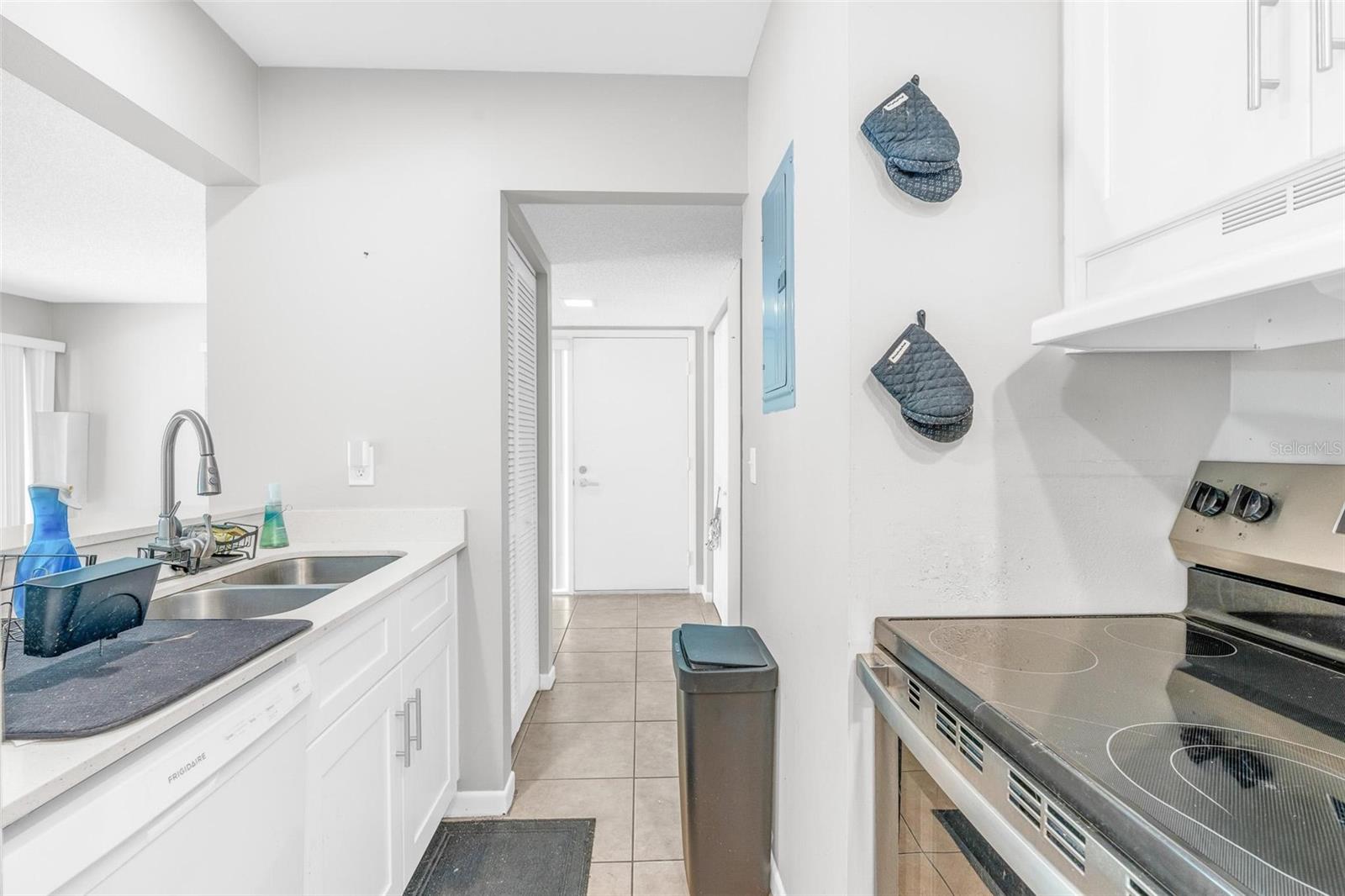 Image 9 of 26 For 140 Orchid Woods Court 15b