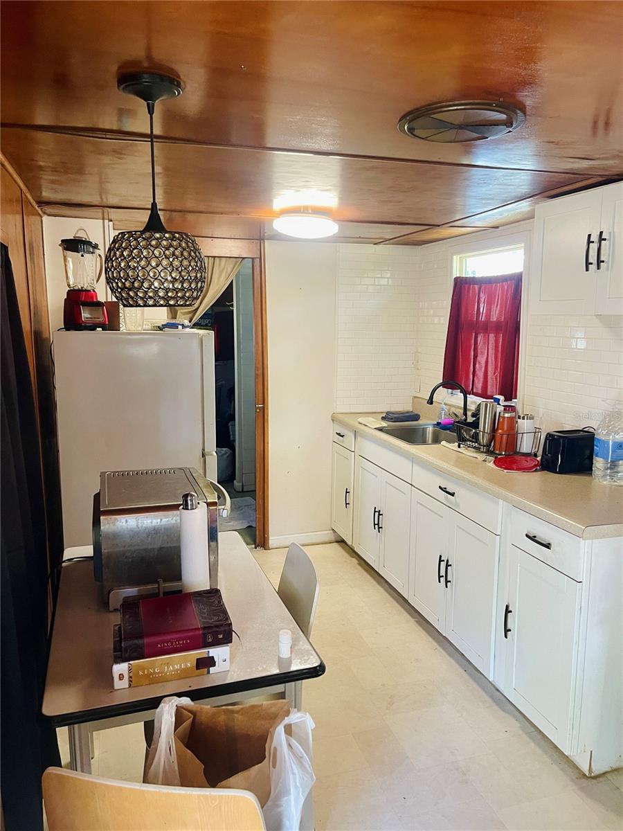 Image 21 of 47 For 5075 Central Avenue