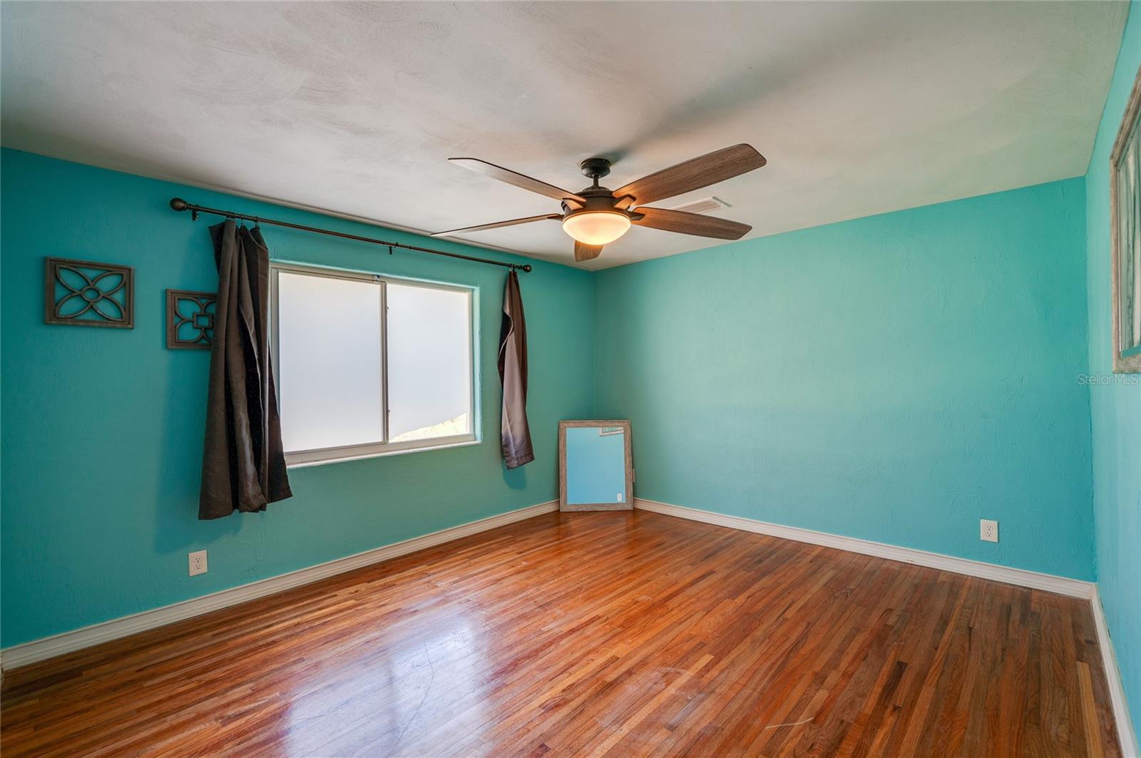 Image 20 of 57 For 5508 Bayshore Drive