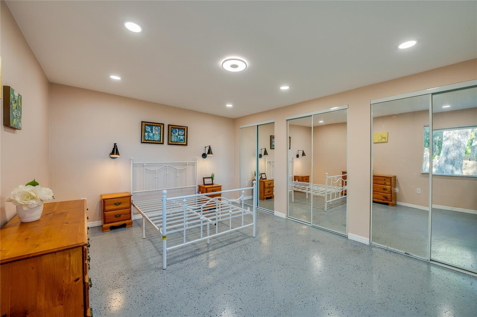 Image 36 of 57 For 5508 Bayshore Drive