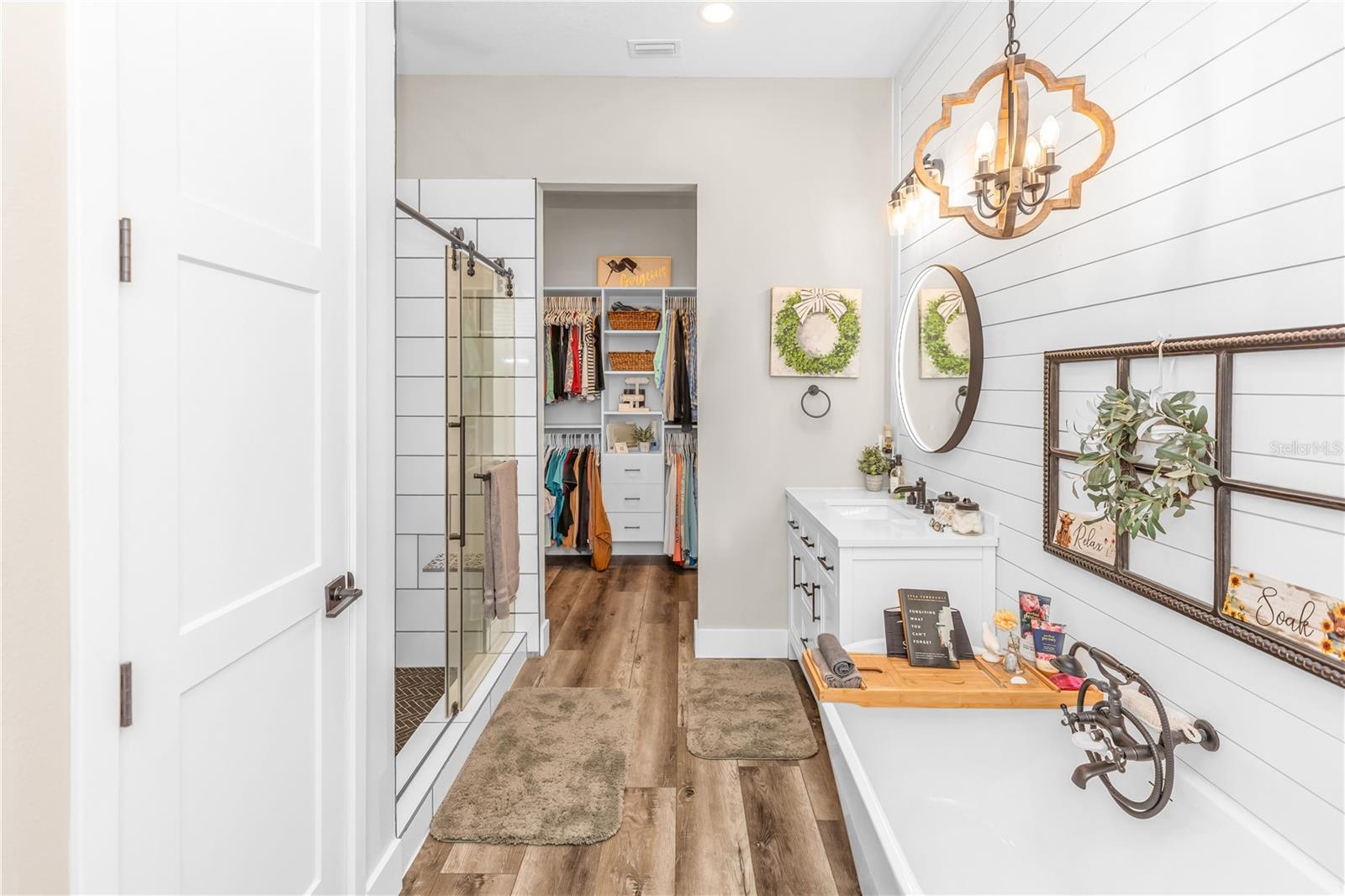 Image 25 of 46 For 171 River Oaks Drive