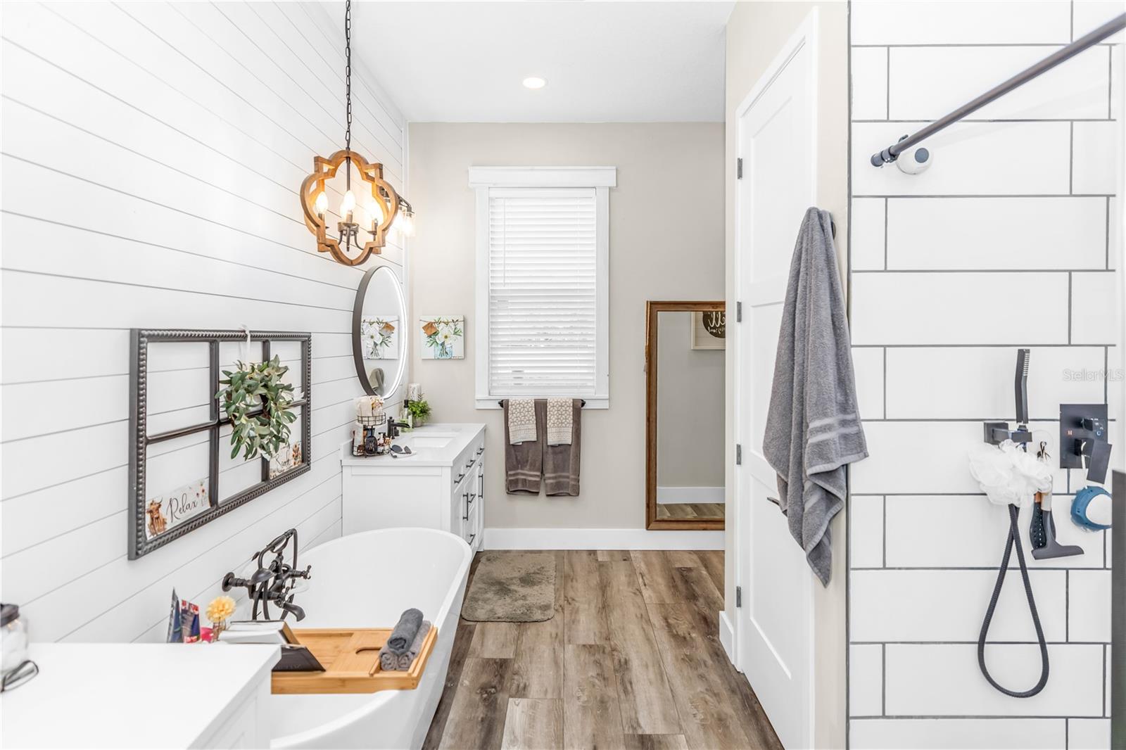 Image 26 of 46 For 171 River Oaks Drive